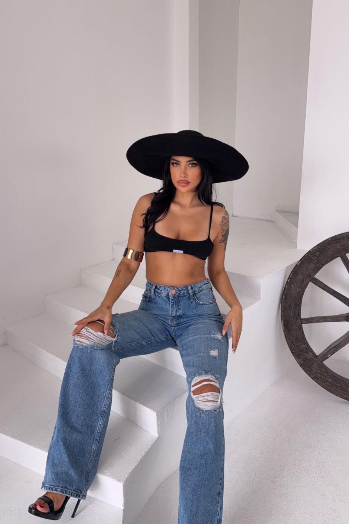 Wholesale Women Blue Straight Leg Jeans 737484