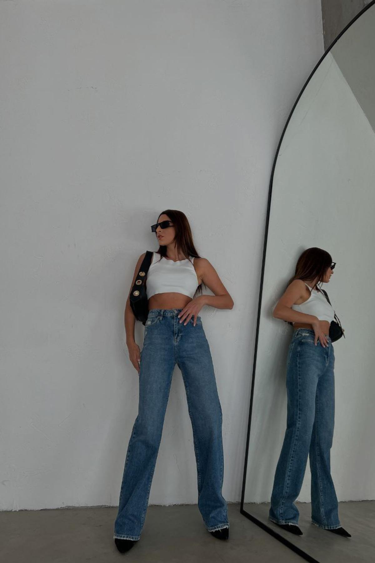 Wholesale Women Blue Straight Leg Jeans 718026