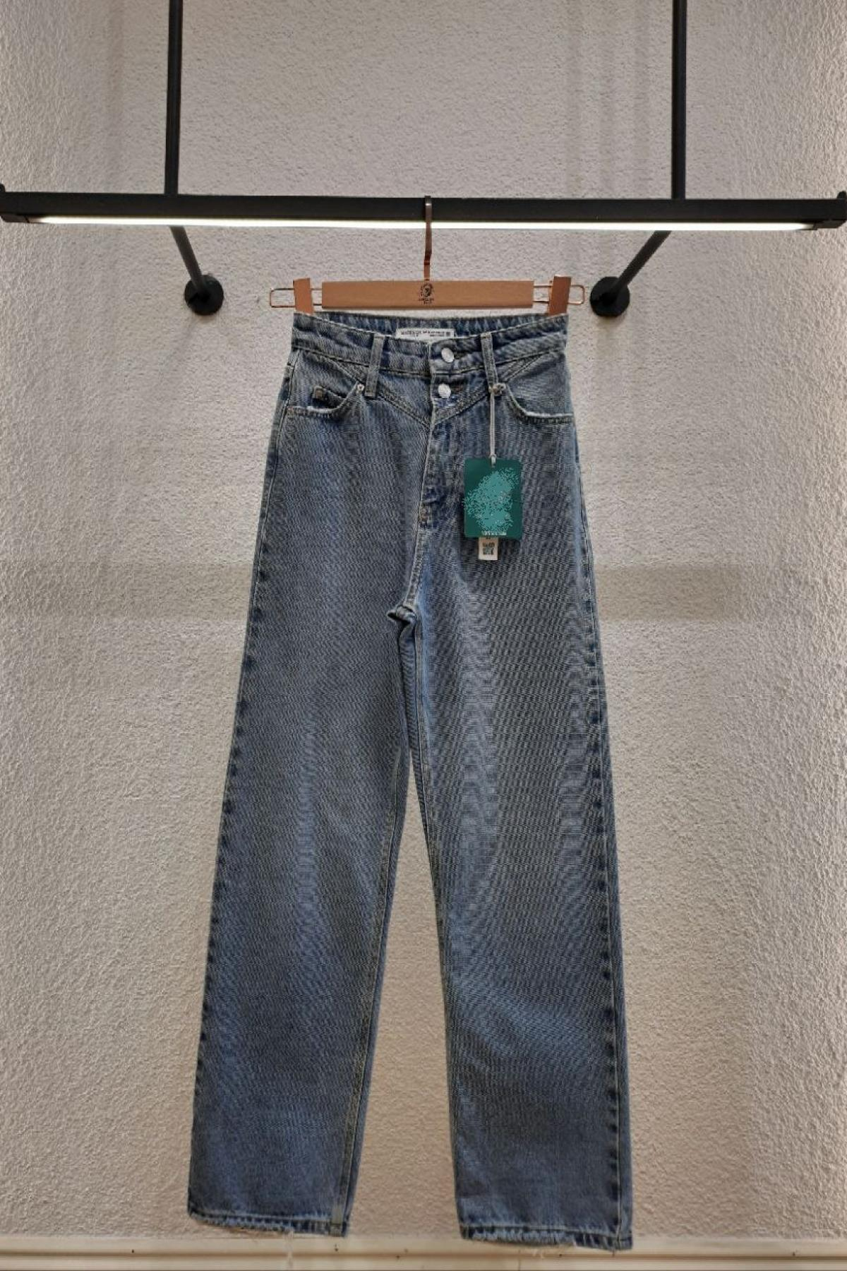 Wholesale Women Blue Vintage Slim Jeans 718044