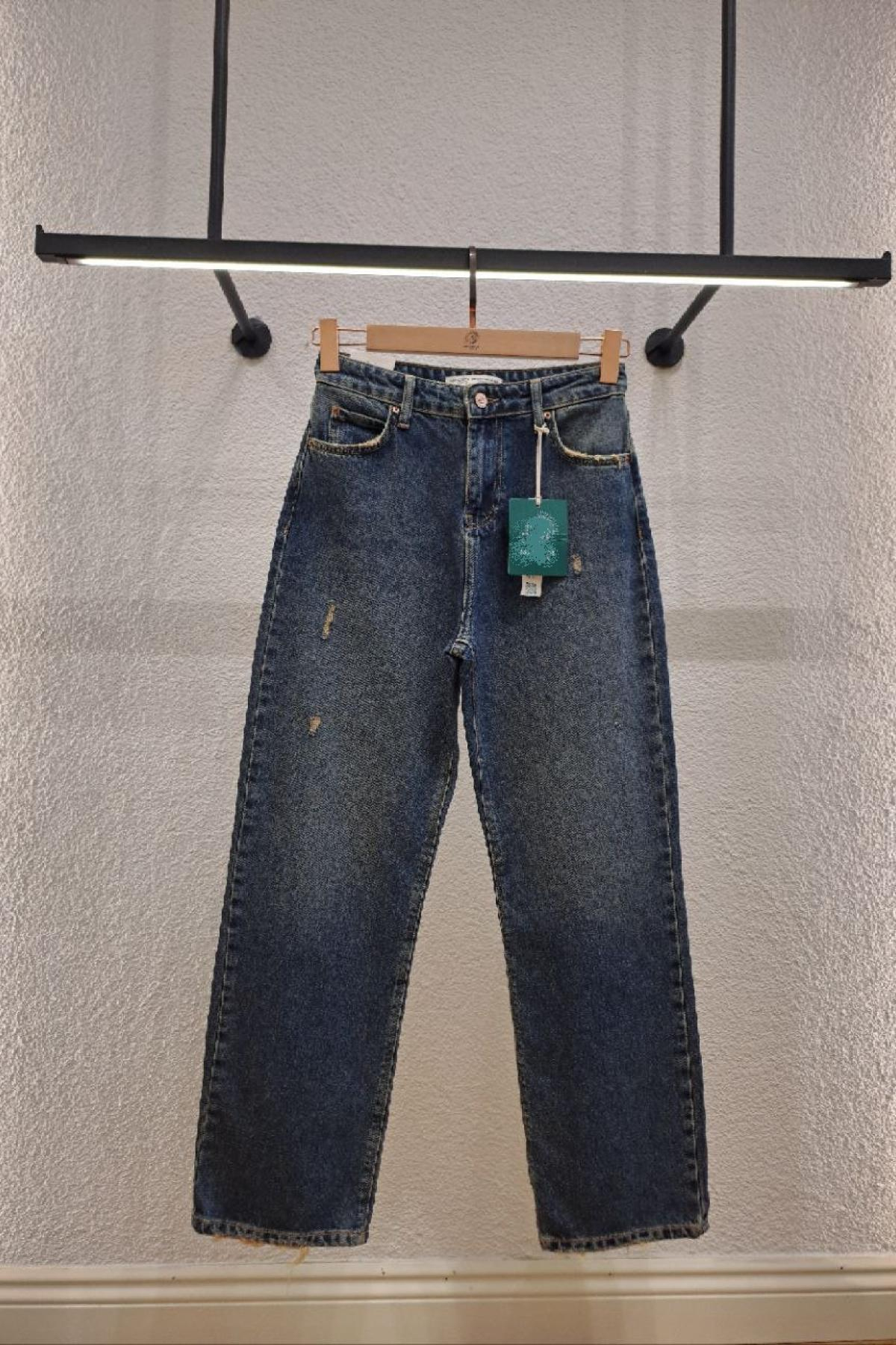 Wholesale Women Blue Vintage Slim Jeans 718059