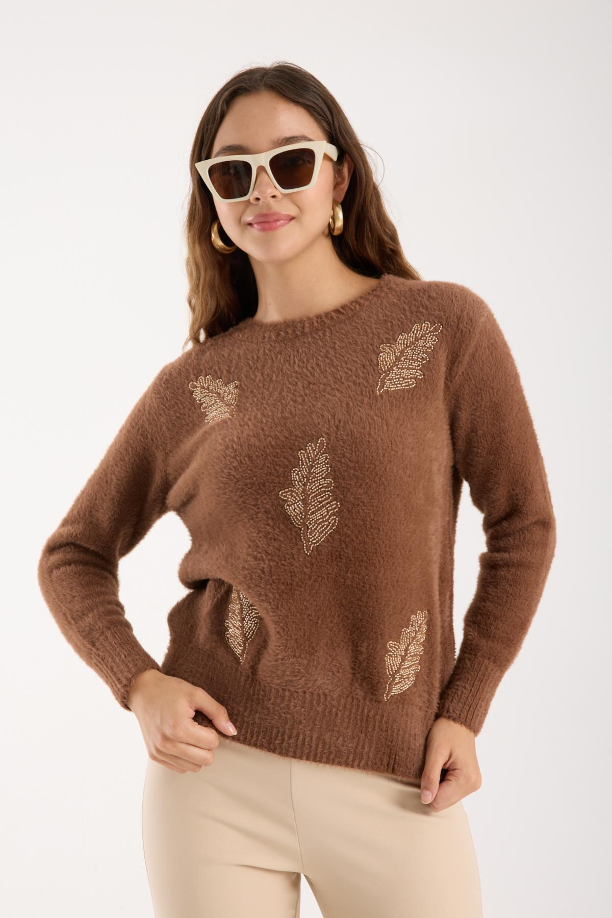 Wholesale Women Brown Crew-Neck Knit Blouse with Beaded Embroidery 738903