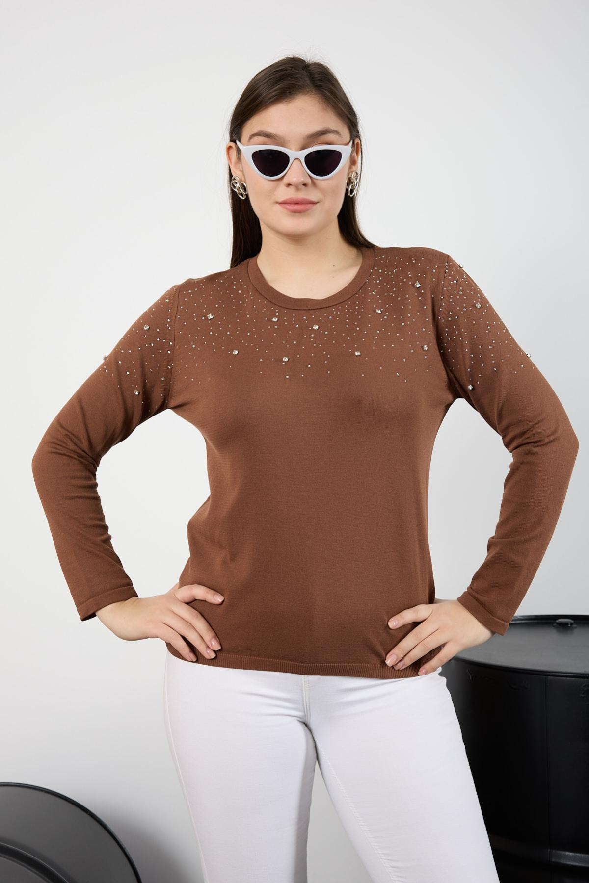 Wholesale Women Brown Crew Neck Knit Blouse Adorned with Rhinestones 725230
