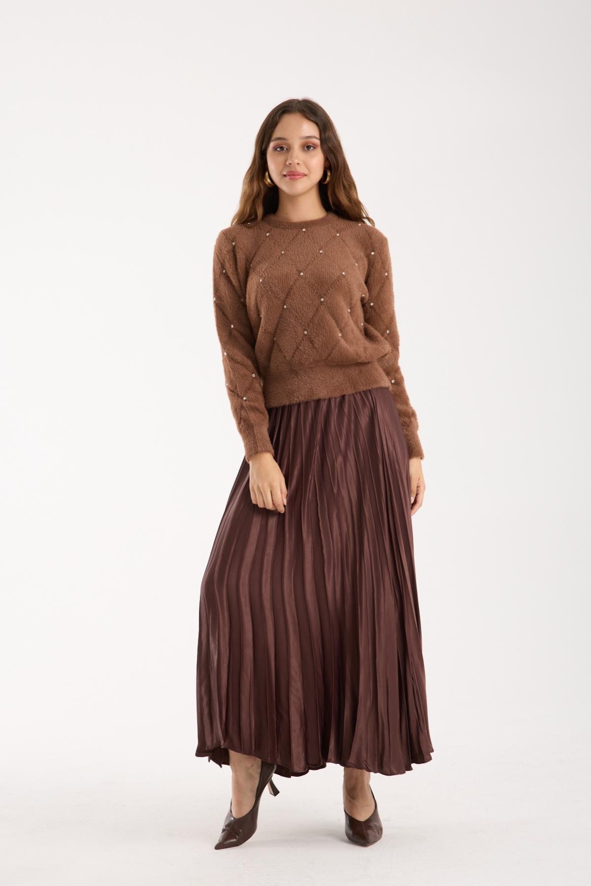 Wholesale Women Brown Crew-Neck Knit Blouse with Rhinestone Embellishments 738893