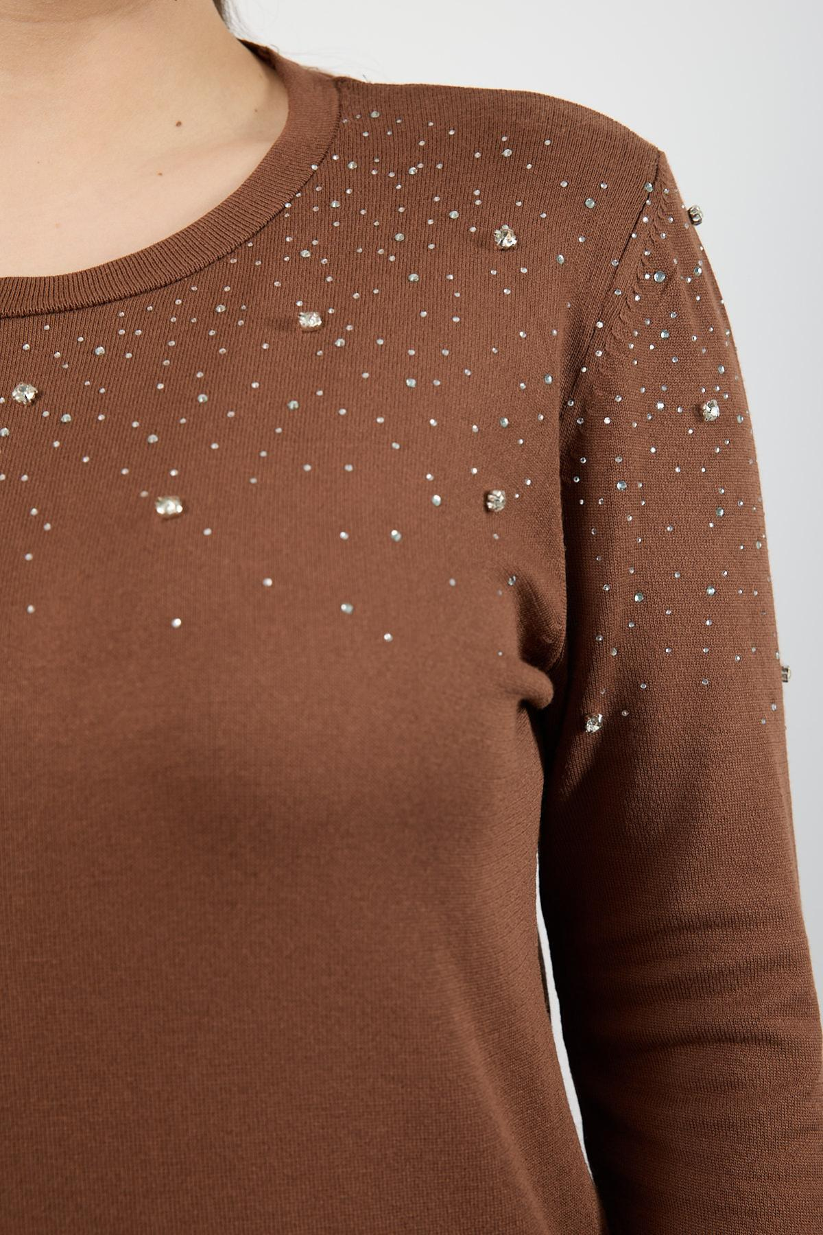 Wholesale Women Brown Crew Neck Knit Blouse Adorned with Rhinestones 725230