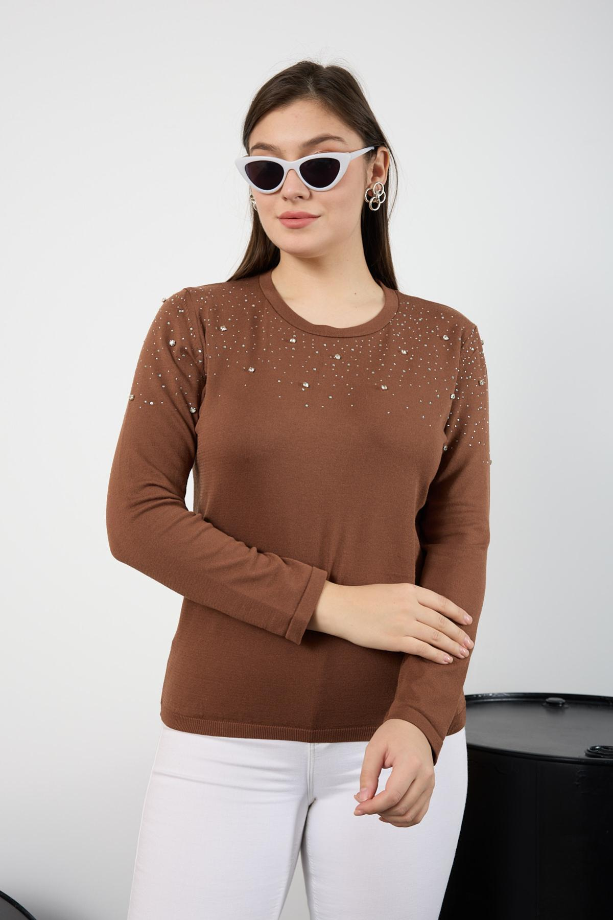 Wholesale Women Brown Crew Neck Knit Blouse Adorned with Rhinestones 725230