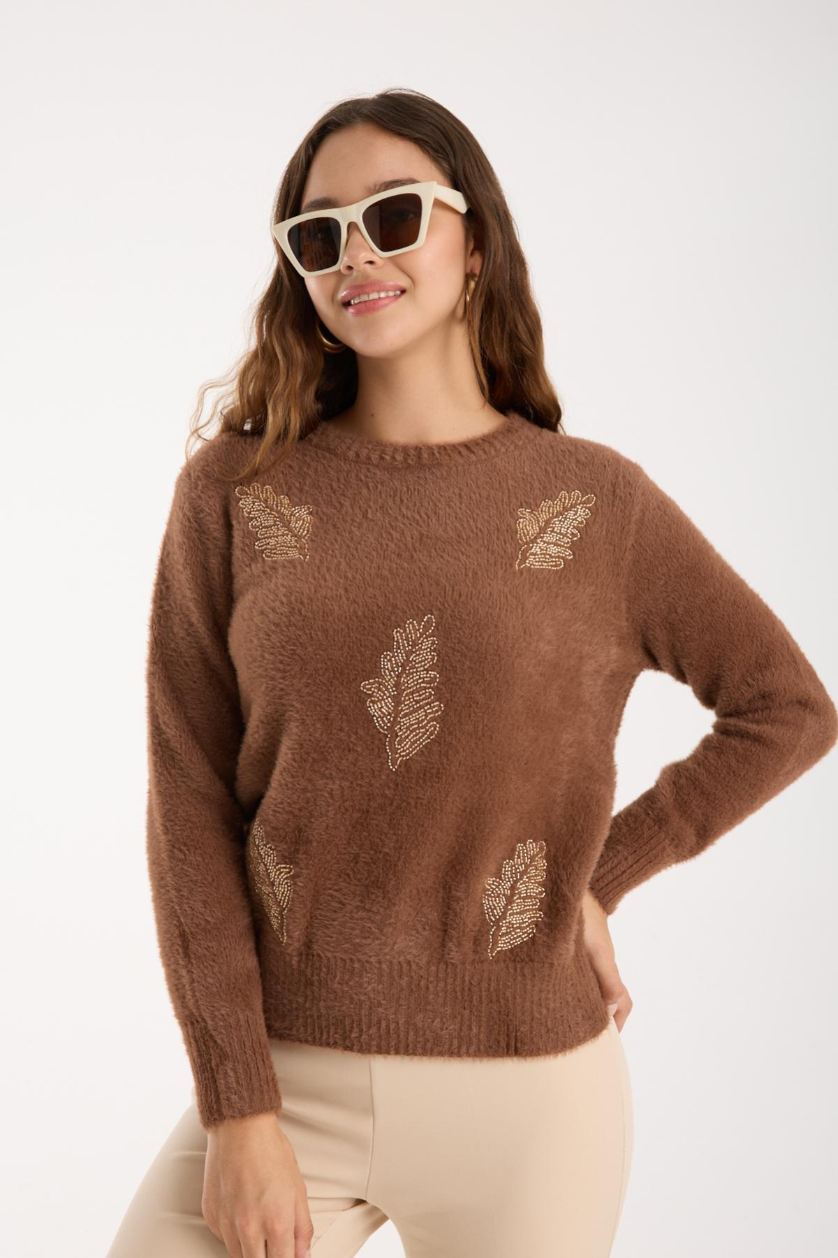 Wholesale Women Brown Crew-Neck Knit Blouse with Beaded Embroidery 738903