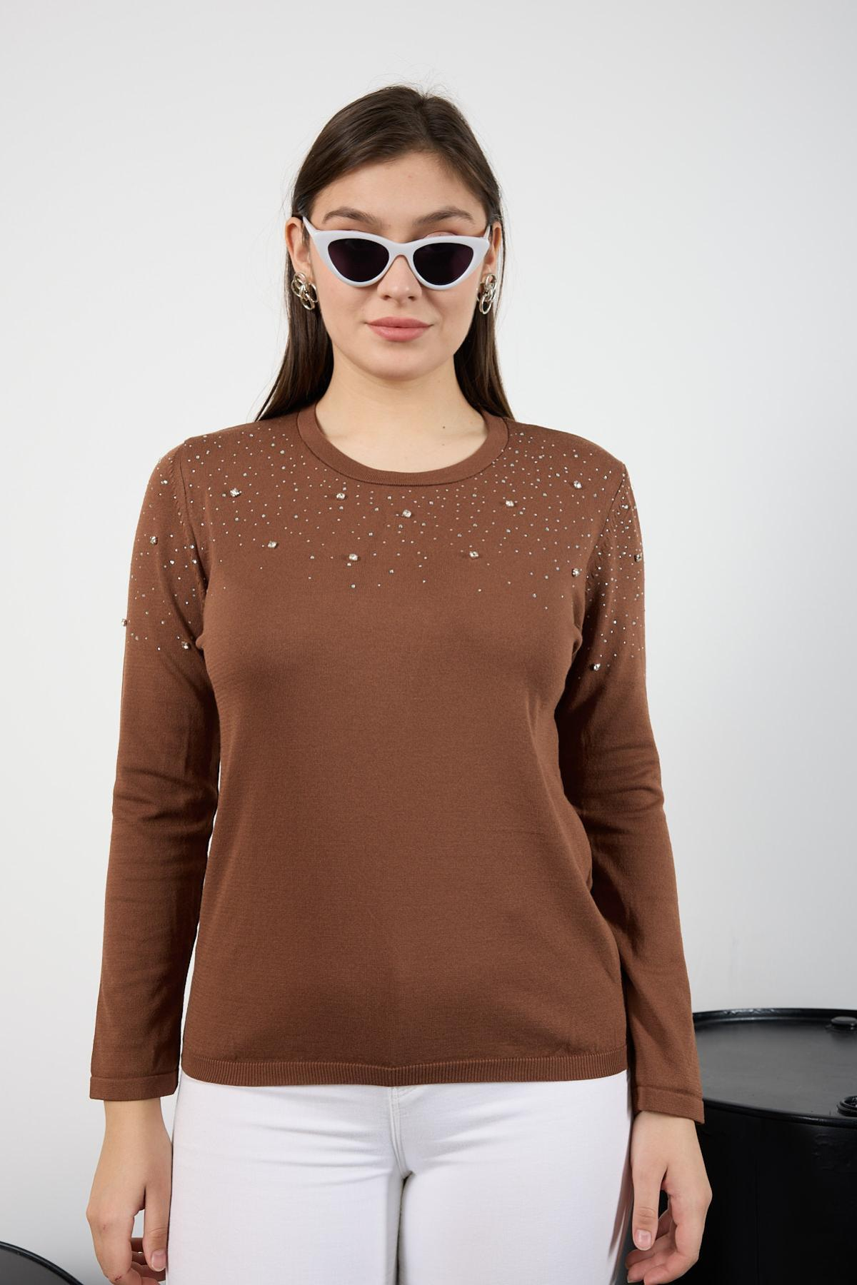 Wholesale Women Brown Crew Neck Knit Blouse Adorned with Rhinestones 725230