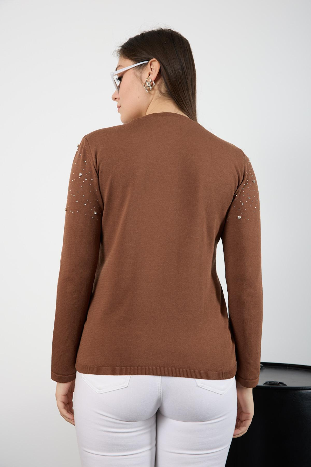 Wholesale Women Brown Crew Neck Knit Blouse Adorned with Rhinestones 725230