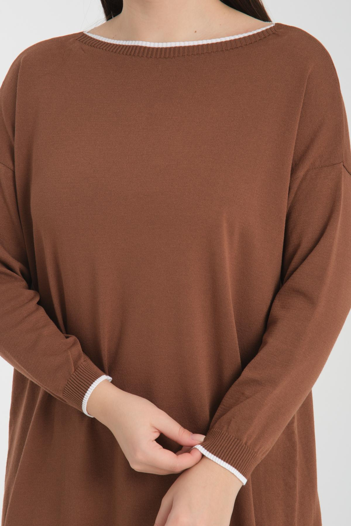 Wholesale Women Brown Garnished Boat Neck Knit Blouse 722659