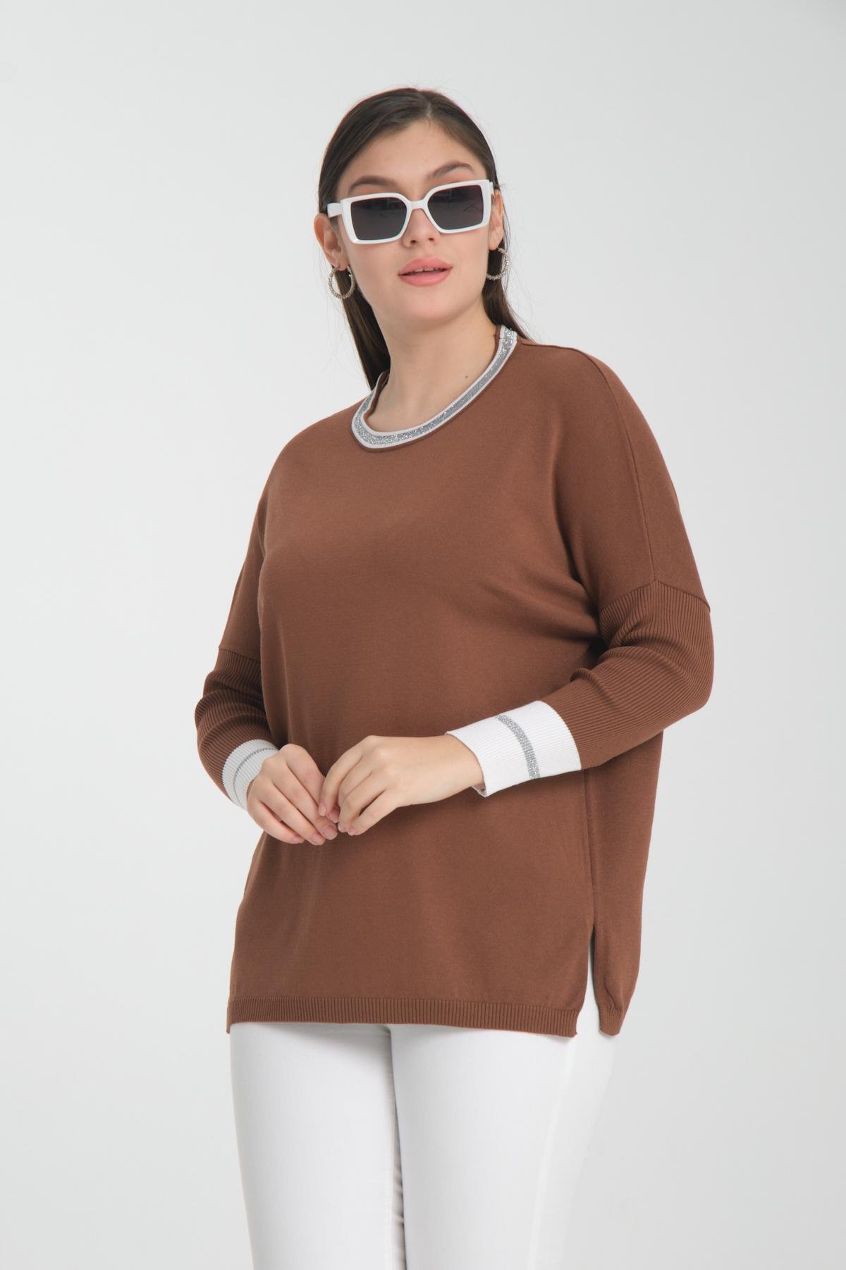 Wholesale Women Brown Glitter Garnished Crew Neck Knit Blouse with Side Slits 722651