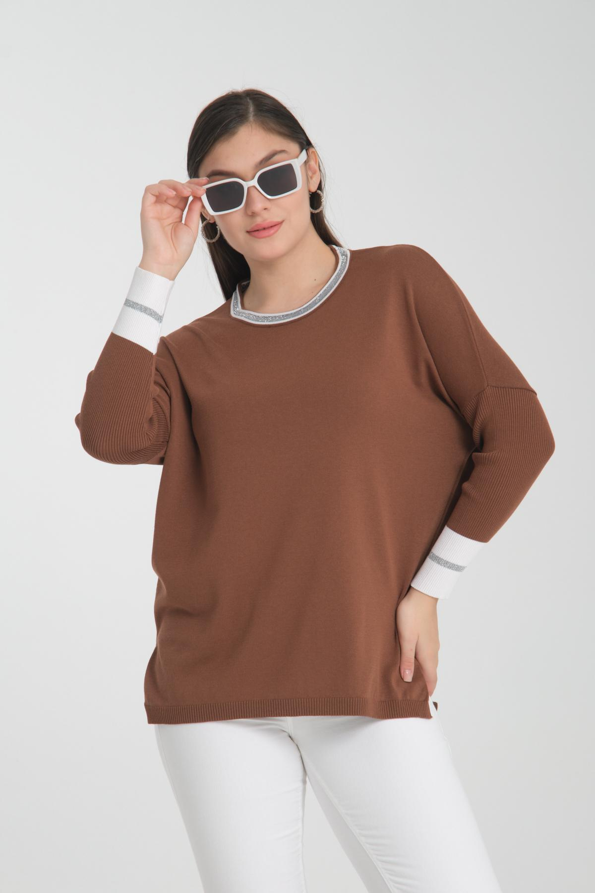 Wholesale Women Brown Glitter Garnished Crew Neck Knit Blouse with Side Slits 722651