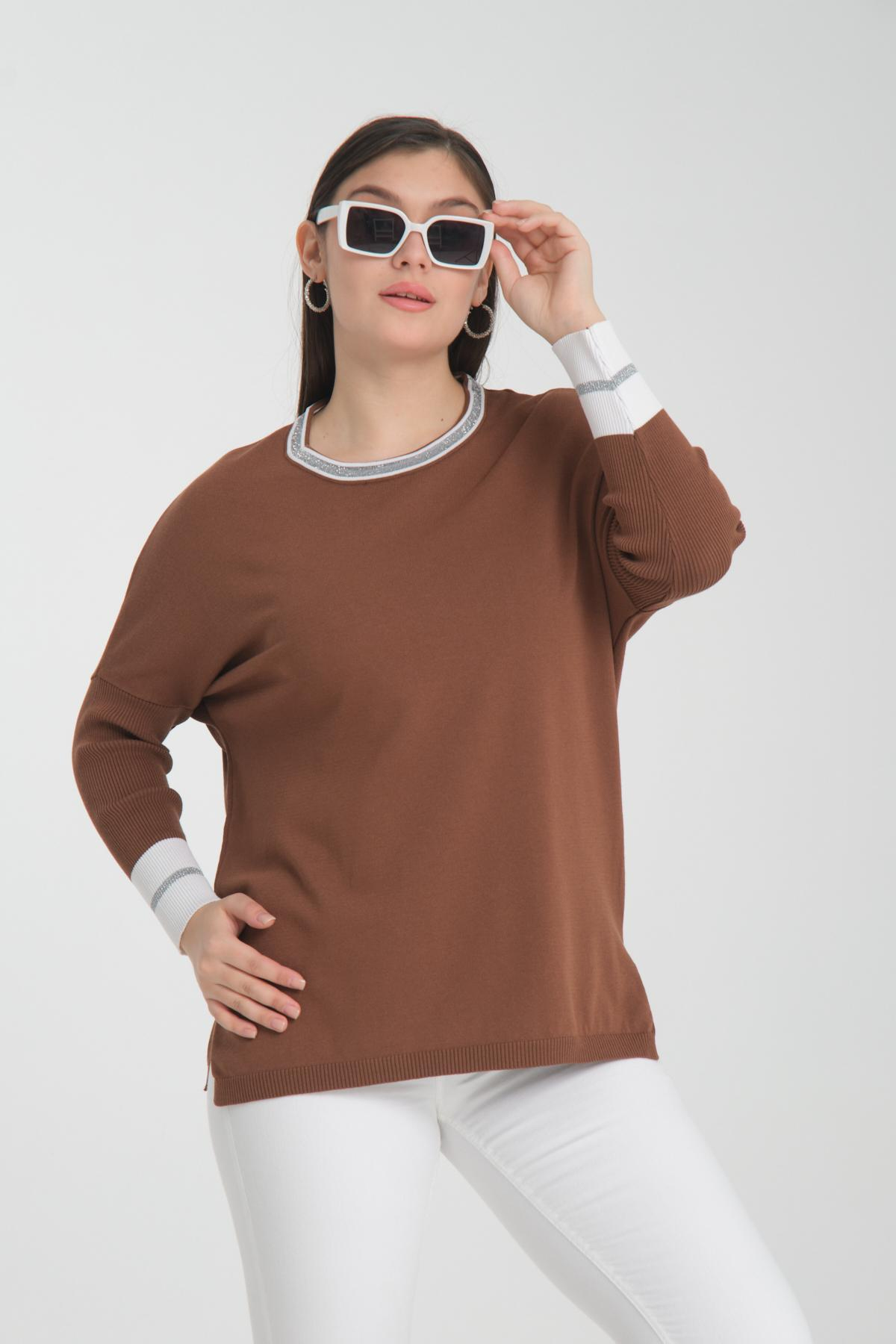 Wholesale Women Brown Glitter Garnished Crew Neck Knit Blouse with Side Slits 722651