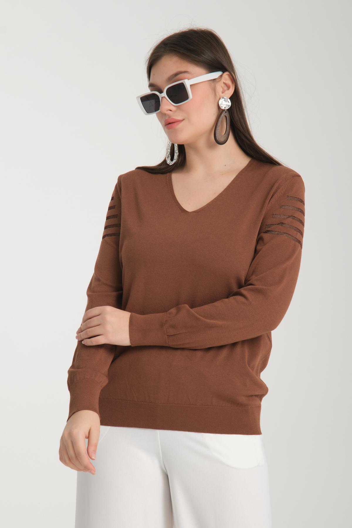 Wholesale Women Brown Glitter Garnished V Neck Knit Blouse 722621
