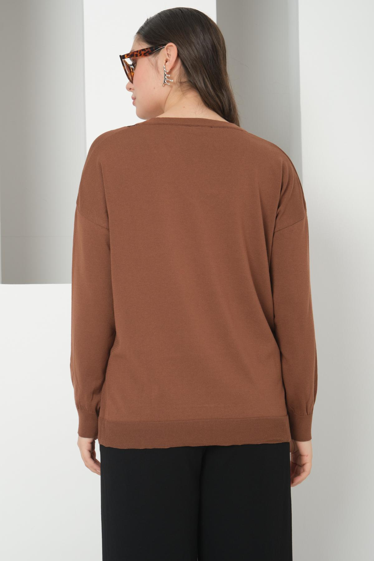Wholesale Women Brown Glitter-Garnished V-Neck Oversized Knit Blouse with Side Slits 724798