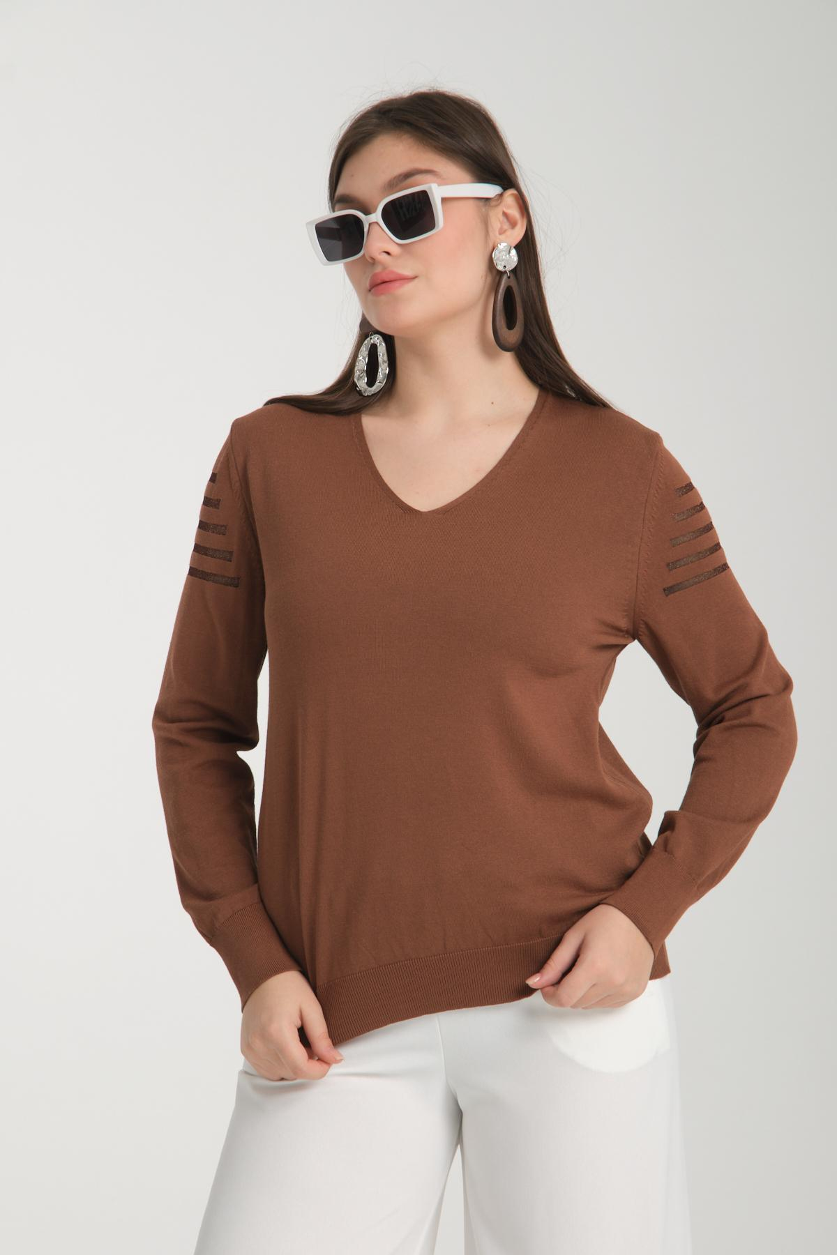 Wholesale Women Brown Glitter Garnished V Neck Knit Blouse 722621