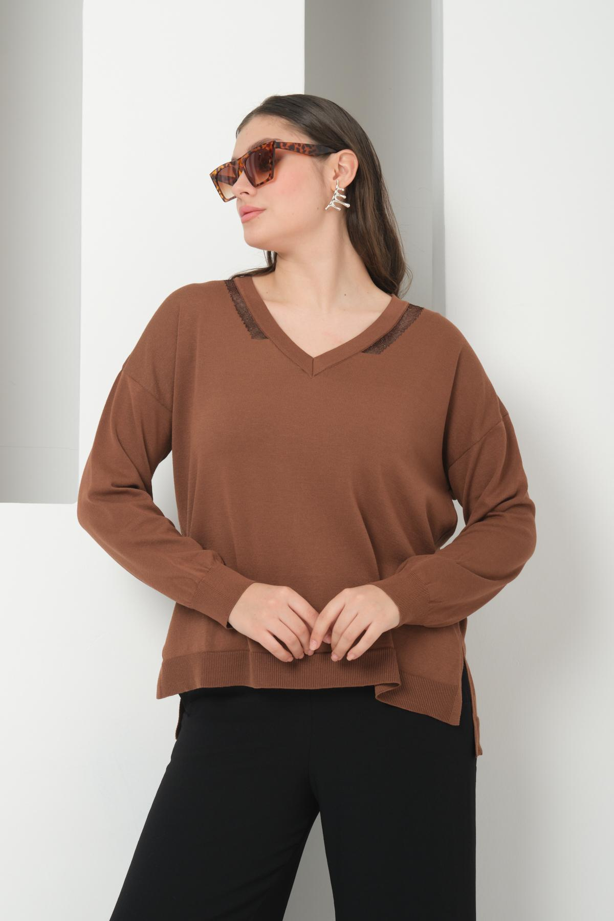 Wholesale Women Brown Glitter-Garnished V-Neck Oversized Knit Blouse with Side Slits 724798