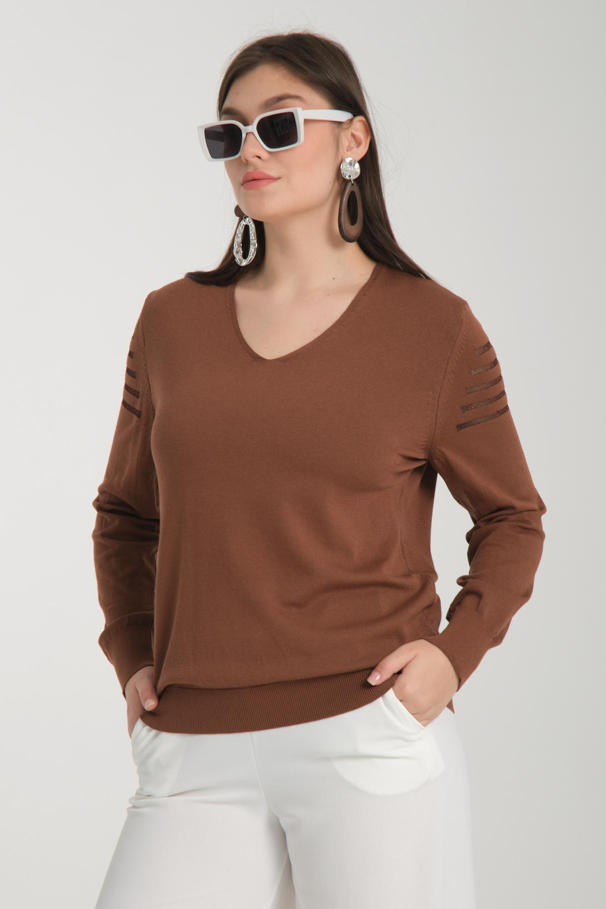Wholesale Women Brown Glitter Garnished V Neck Knit Blouse 722621