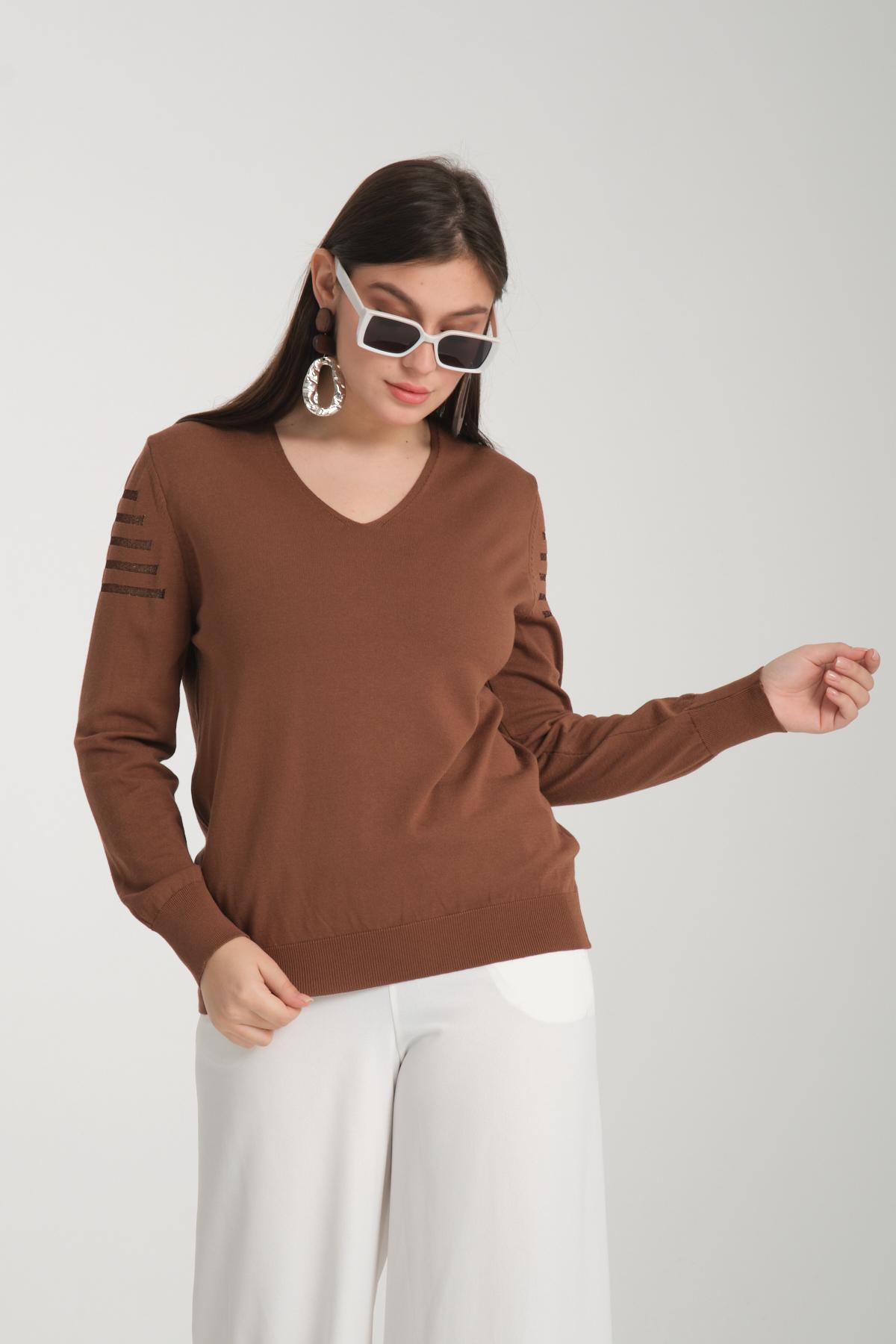 Wholesale Women Brown Glitter Garnished V Neck Knit Blouse 722621