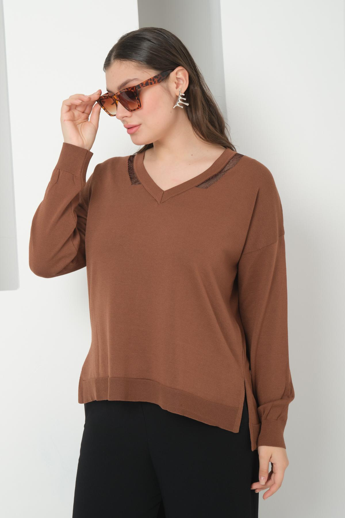 Wholesale Women Brown Glitter-Garnished V-Neck Oversized Knit Blouse with Side Slits 724798