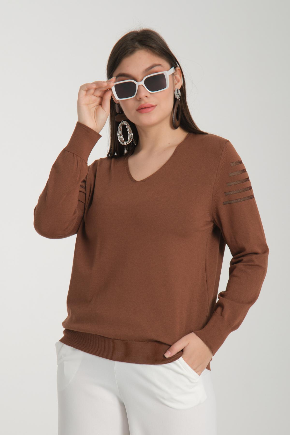 Wholesale Women Brown Glitter Garnished V Neck Knit Blouse 722621