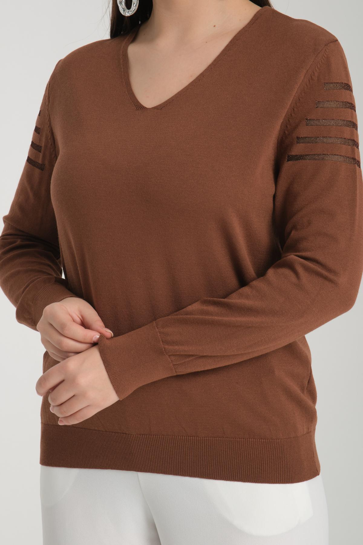 Wholesale Women Brown Glitter Garnished V Neck Knit Blouse 722621