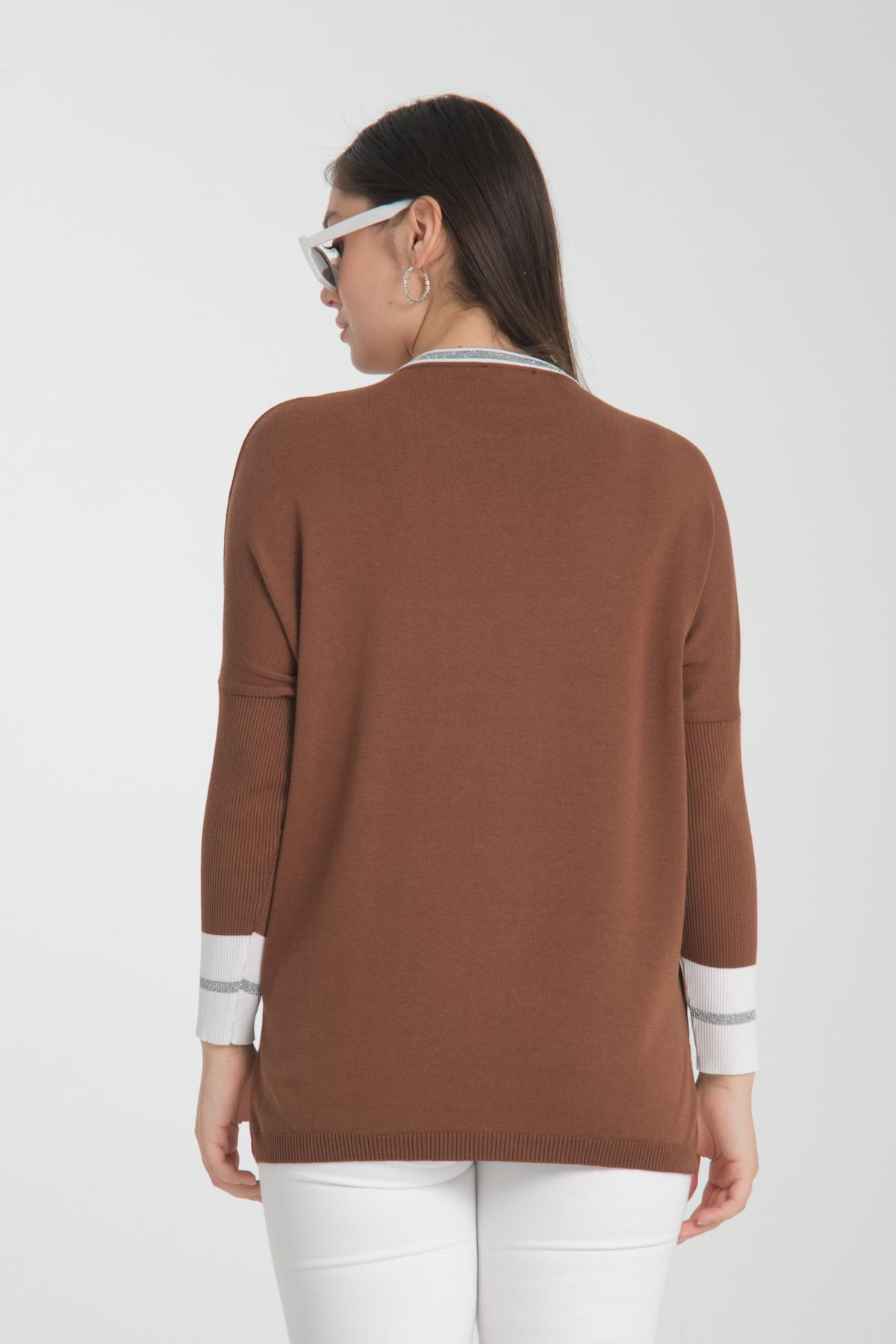 Wholesale Women Brown Glitter Garnished Crew Neck Knit Blouse with Side Slits 722651
