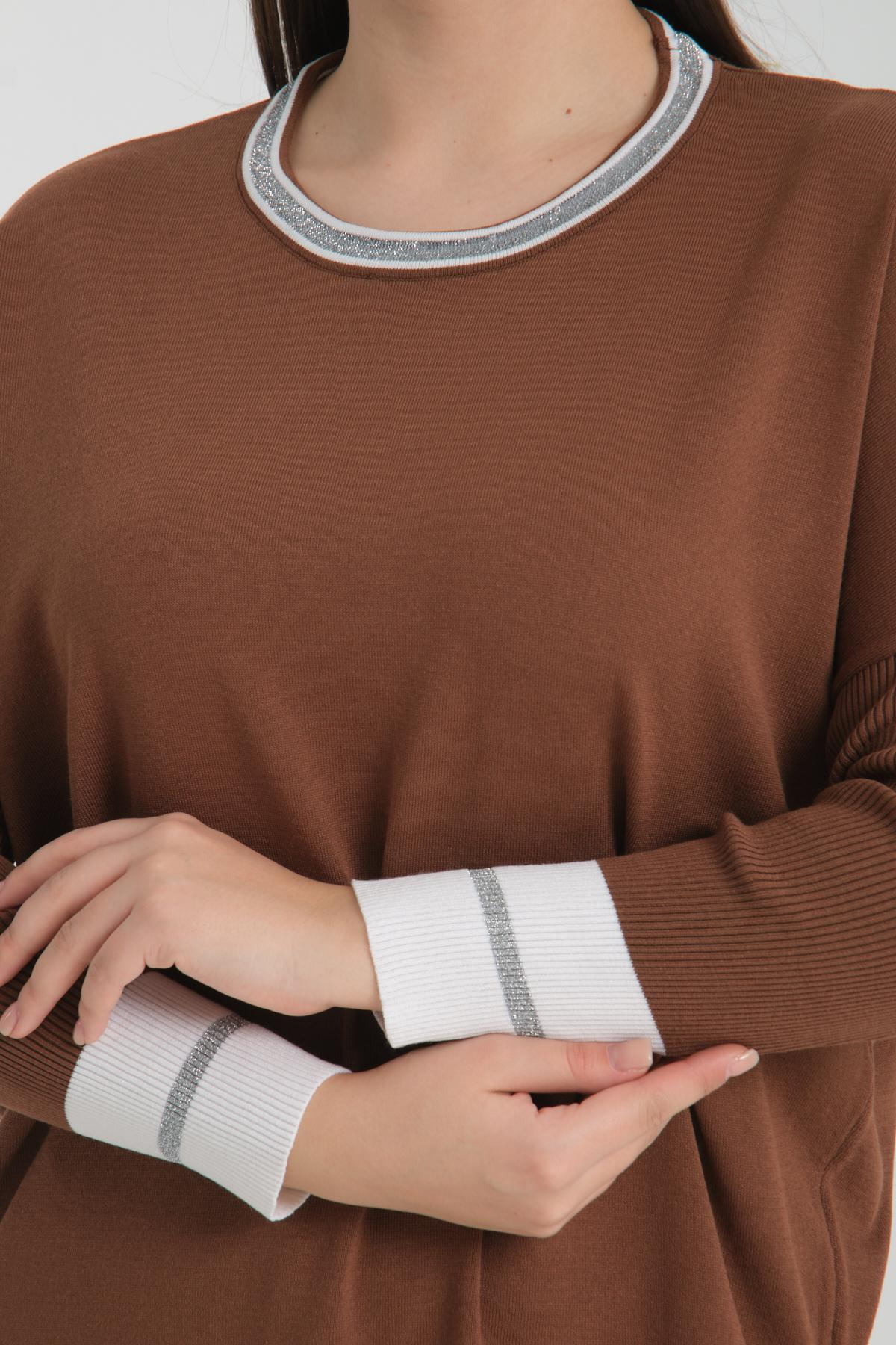Wholesale Women Brown Glitter Garnished Crew Neck Knit Blouse with Side Slits 722651