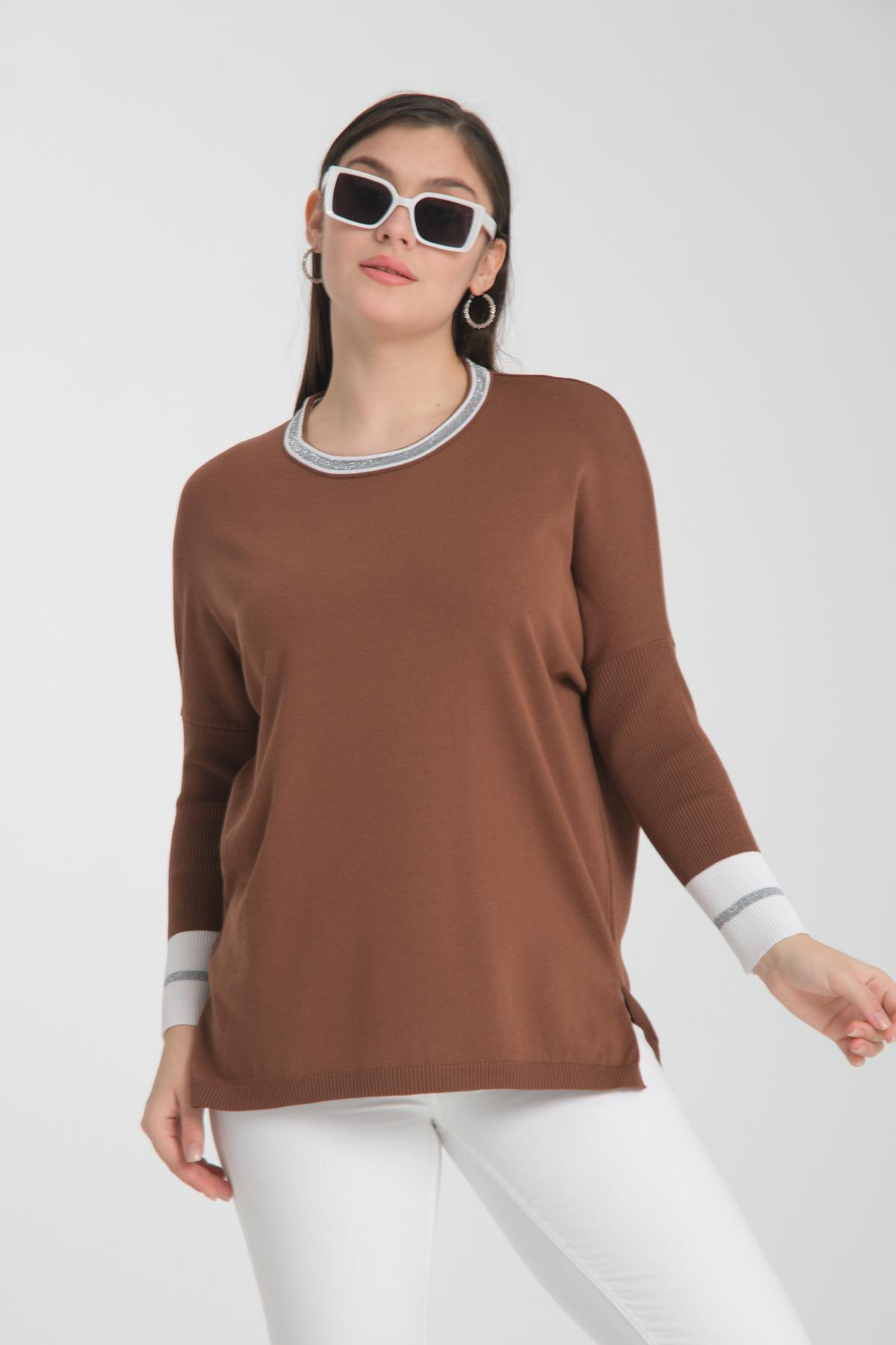 Wholesale Women Brown Glitter Garnished Crew Neck Knit Blouse with Side Slits 722651