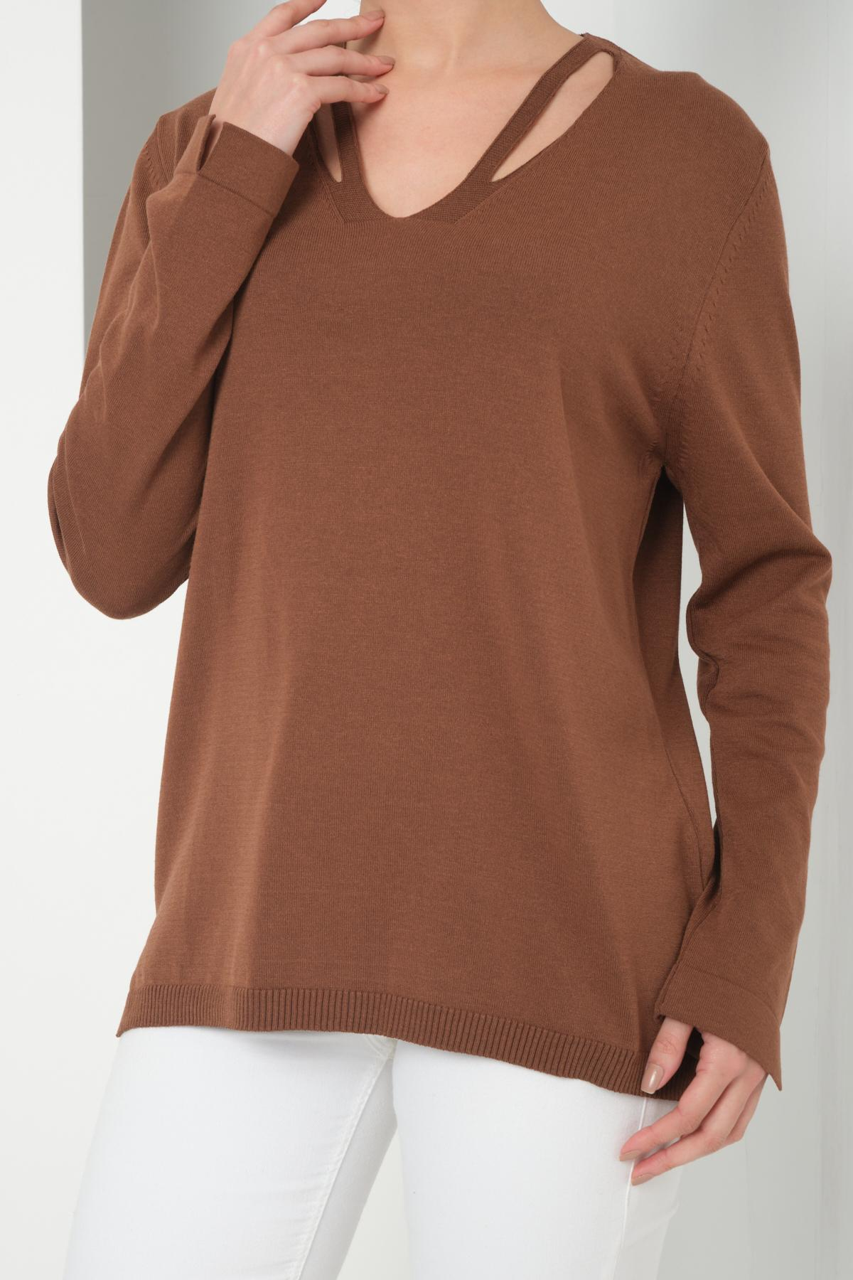 Wholesale Women Brown V-Neck Cut-Out Knit Blouse with Side Slits 724808