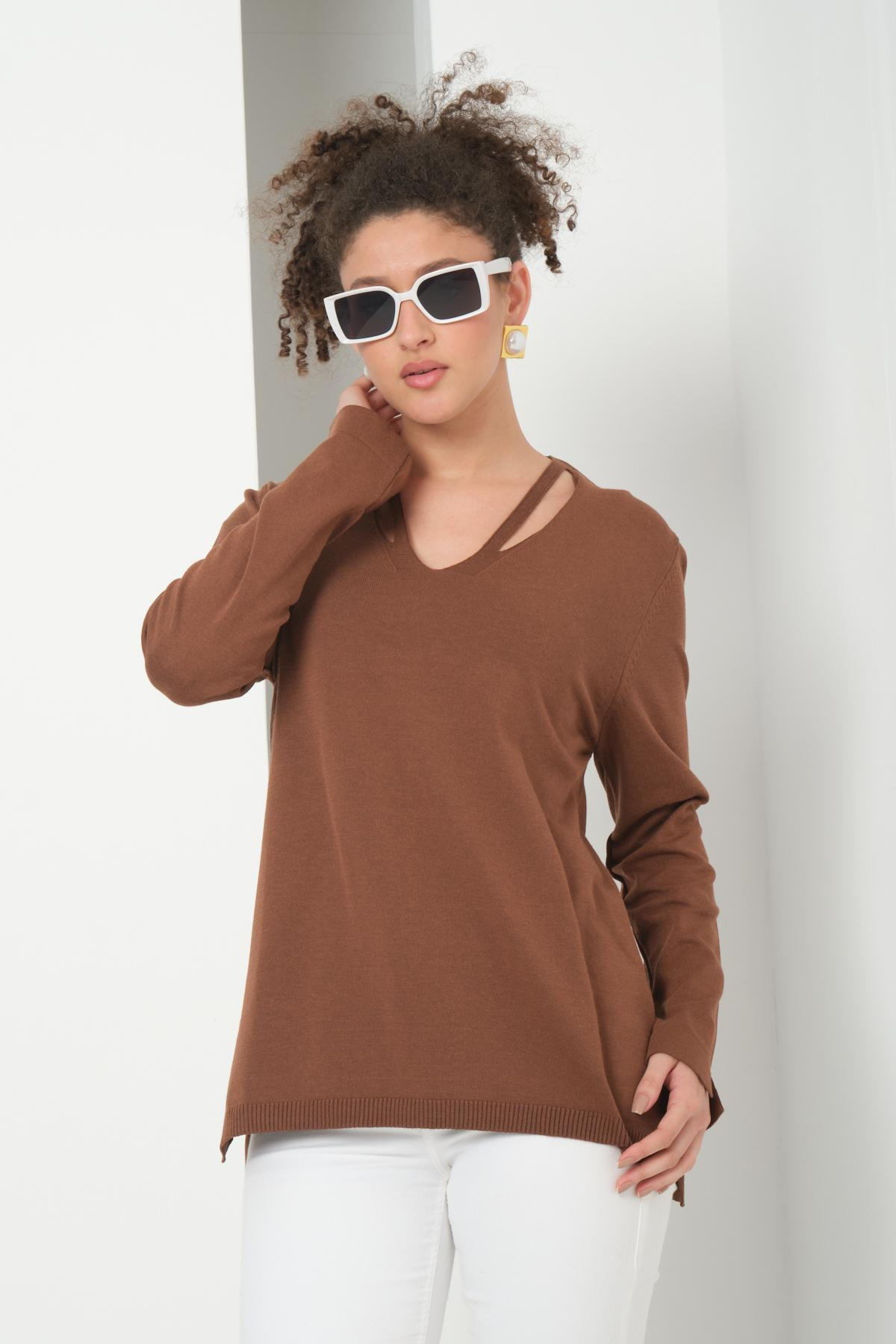 Wholesale Women Brown V-Neck Cut-Out Knit Blouse with Side Slits 724808