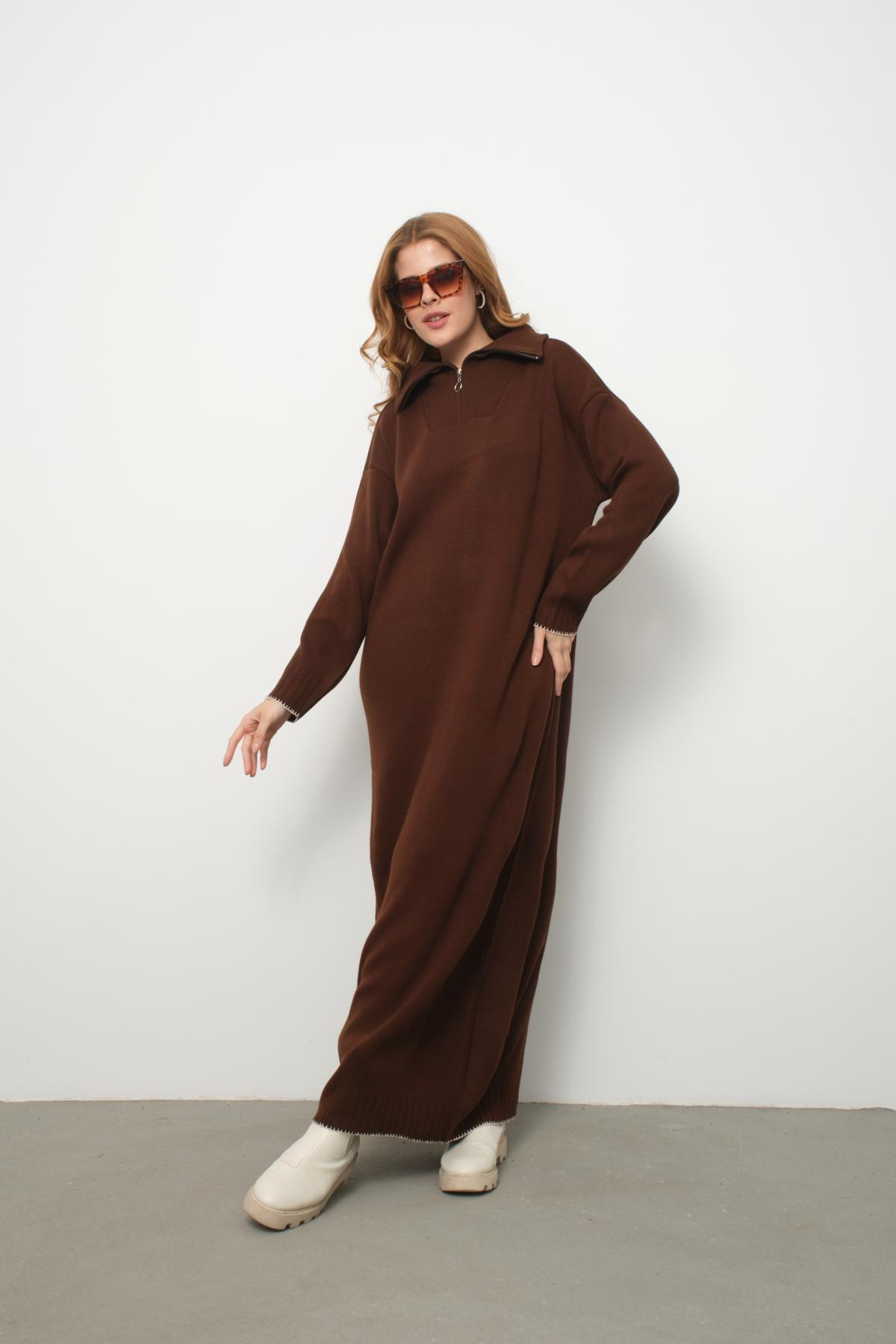 Wholesale Women Brown Zip-Neck Knitted Maxi Dresses 710111