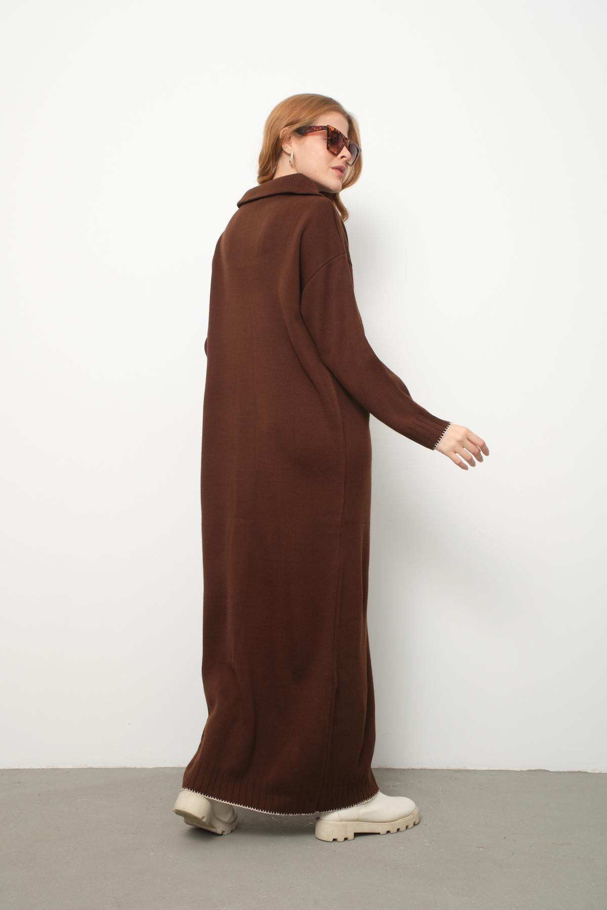 Wholesale Women Brown Zip-Neck Knitted Maxi Dresses 710111