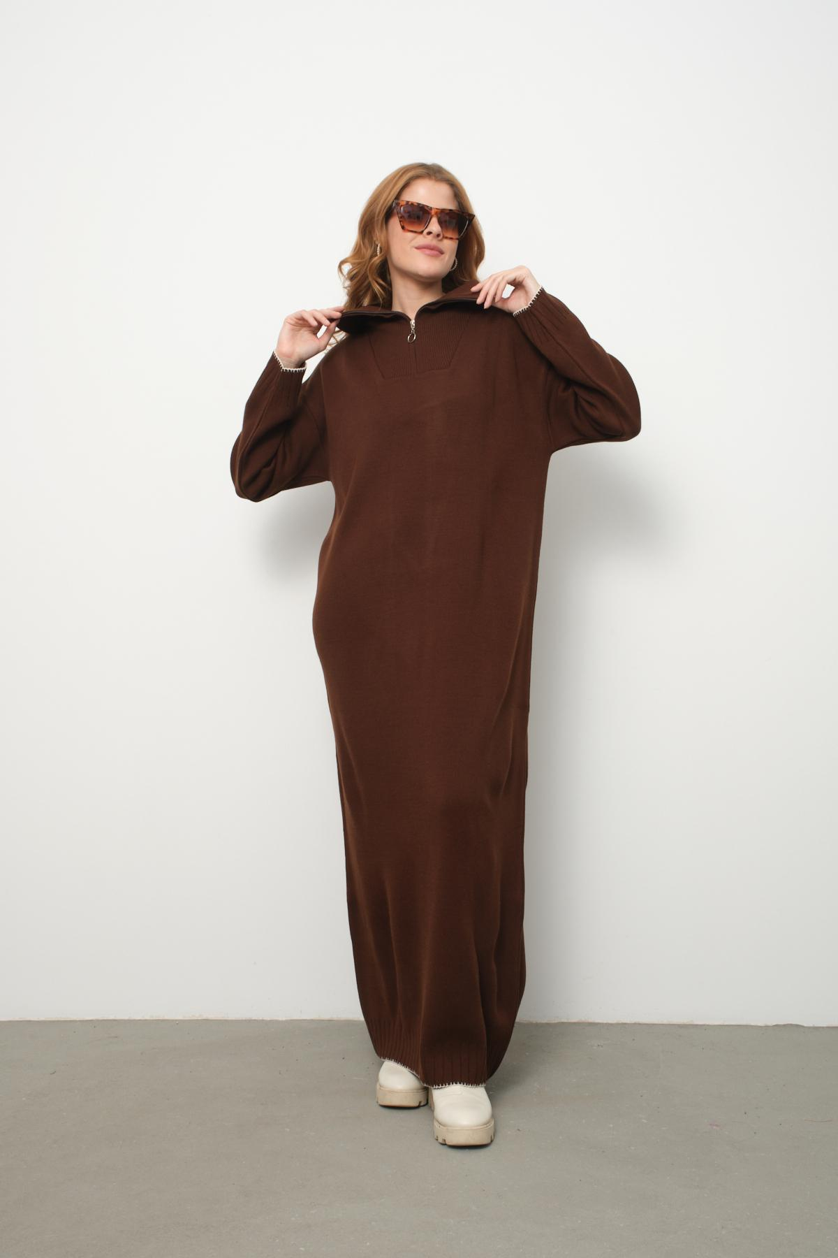 Wholesale Women Brown Zip-Neck Knitted Maxi Dresses 710111