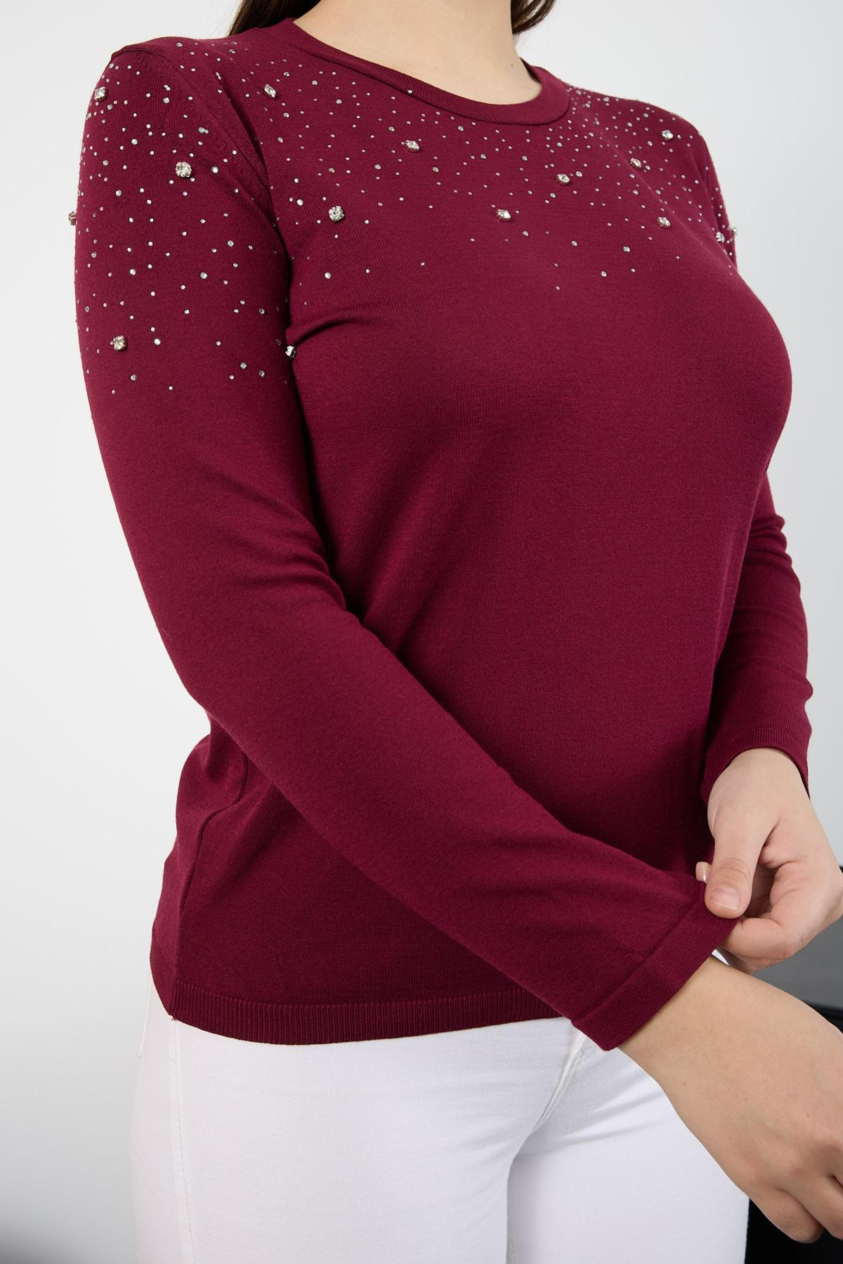 Wholesale Women Burgundy Crew Neck Knit Blouse Adorned with Rhinestones 725229