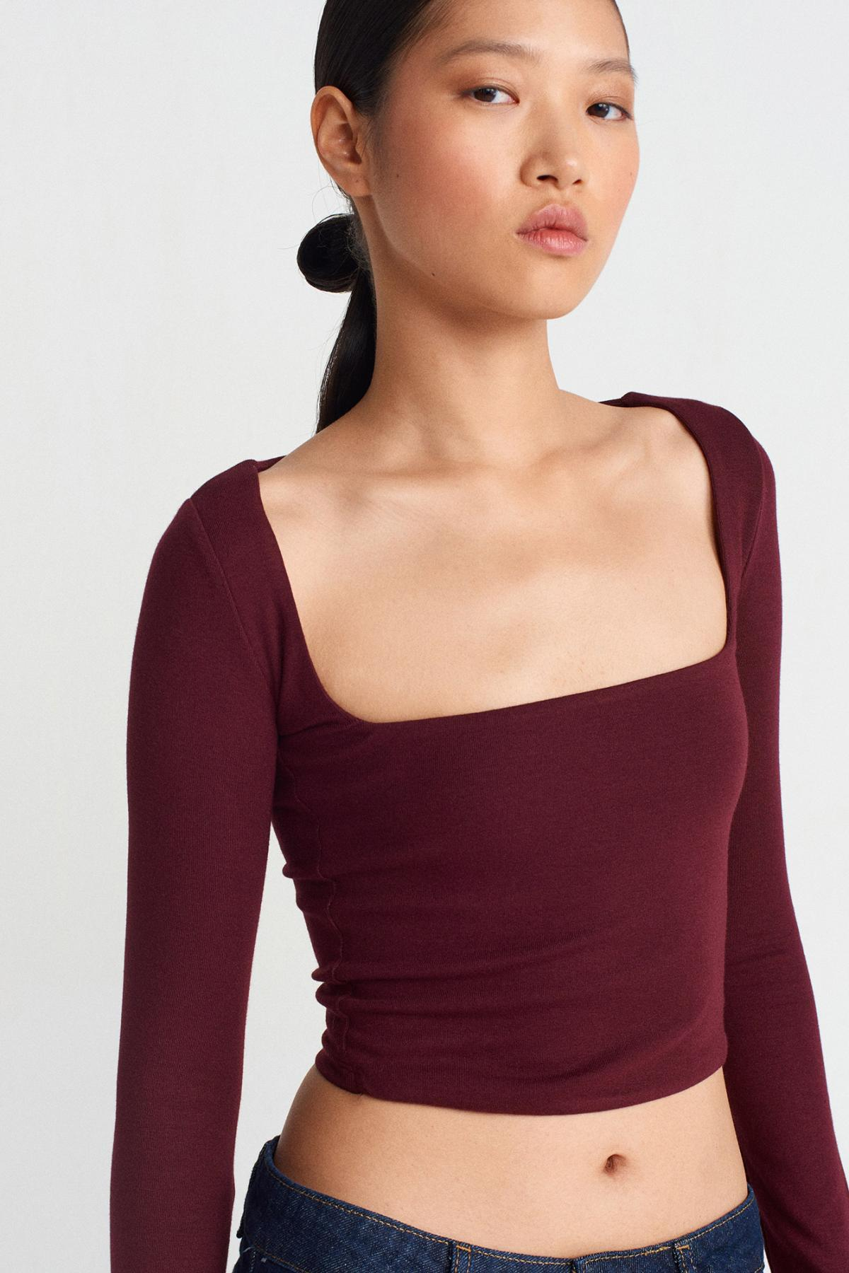 Wholesale Women Burgundy Long Sleeve Top 719722