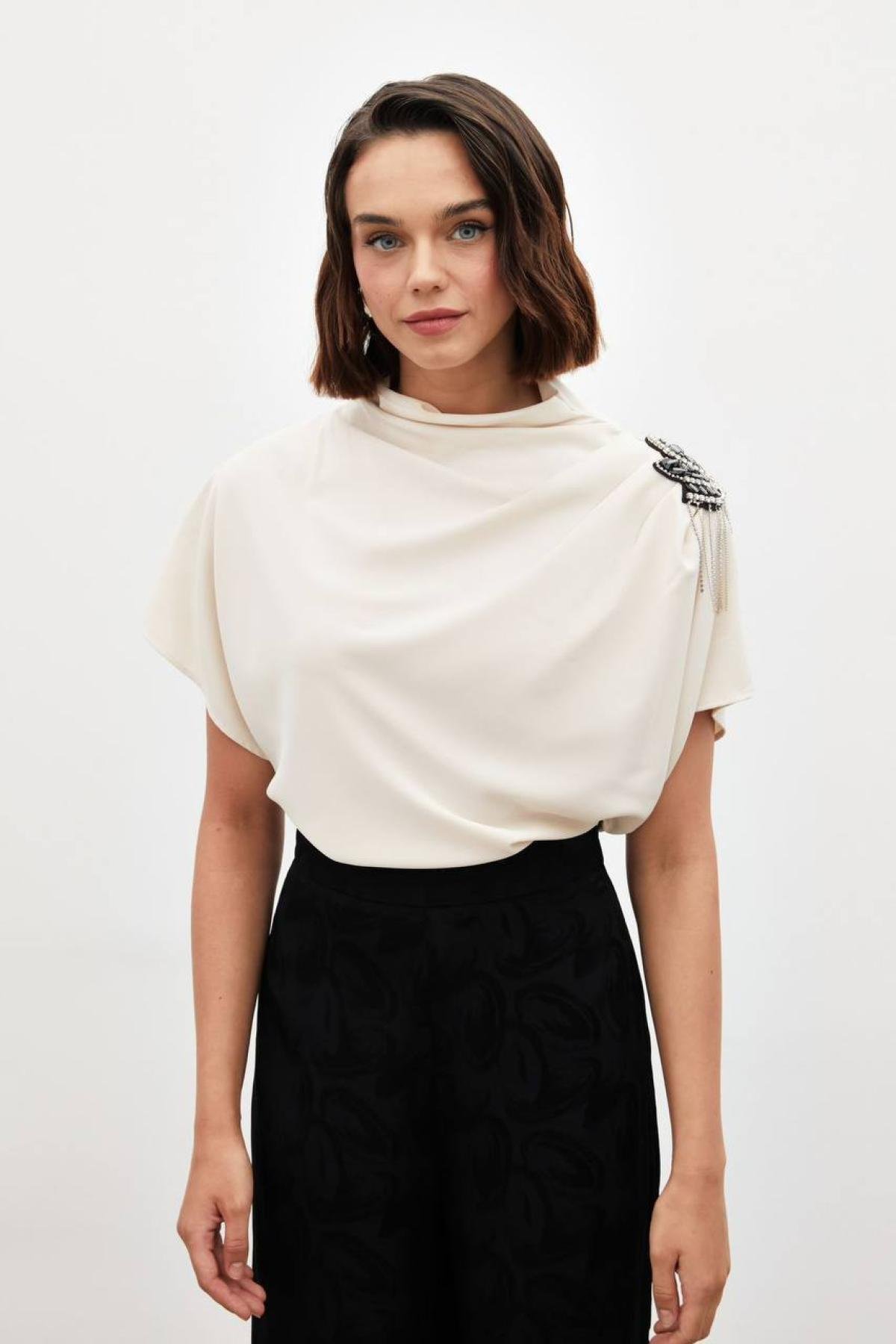 Wholesale Women Cream Blouse 735883
