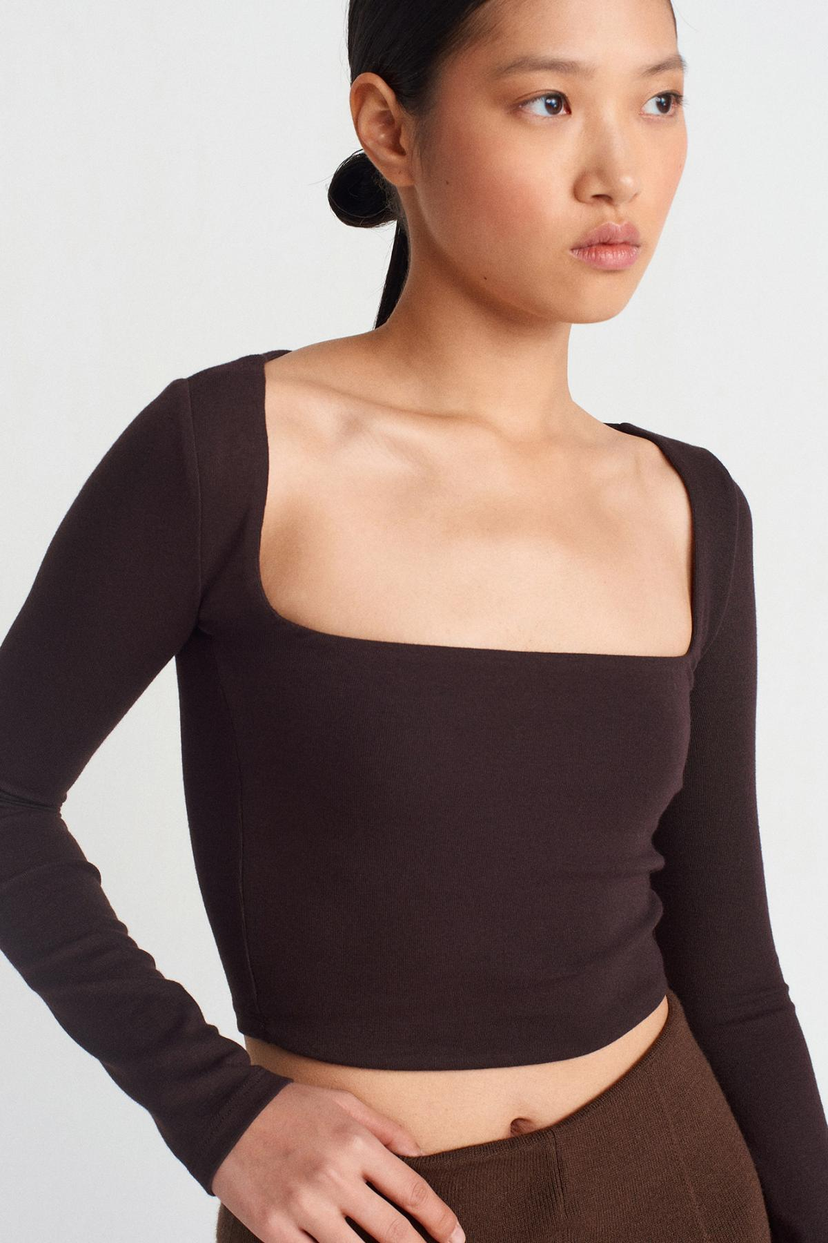 Wholesale Women Dark Brown Long Sleeve Top 719723