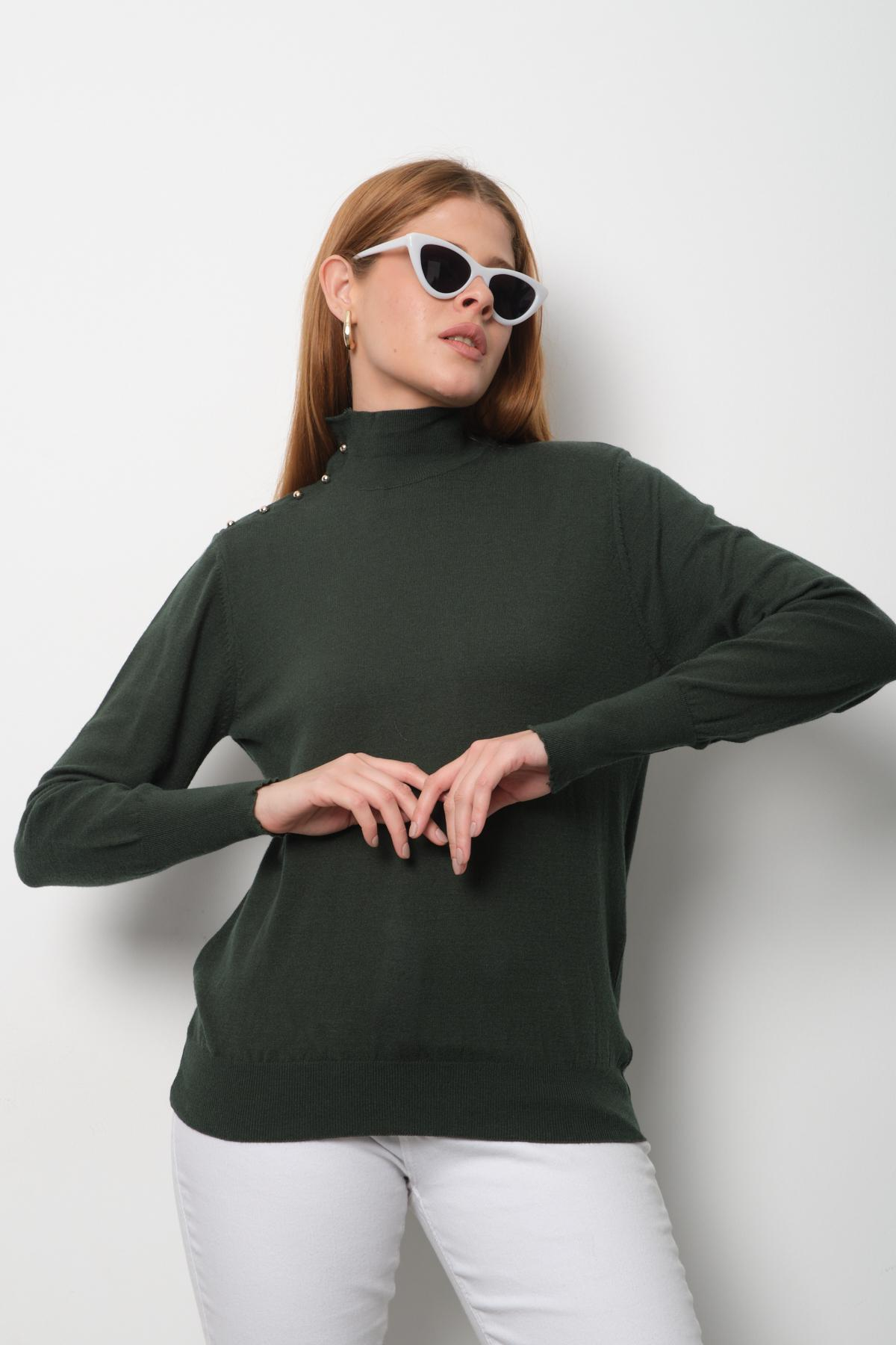 Wholesale Women Dark Green Mock-Neck Sweaters 711158
