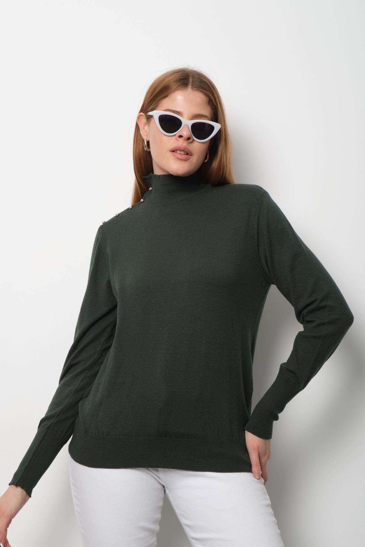 Wholesale Women Dark Green Mock-Neck Sweaters 711158