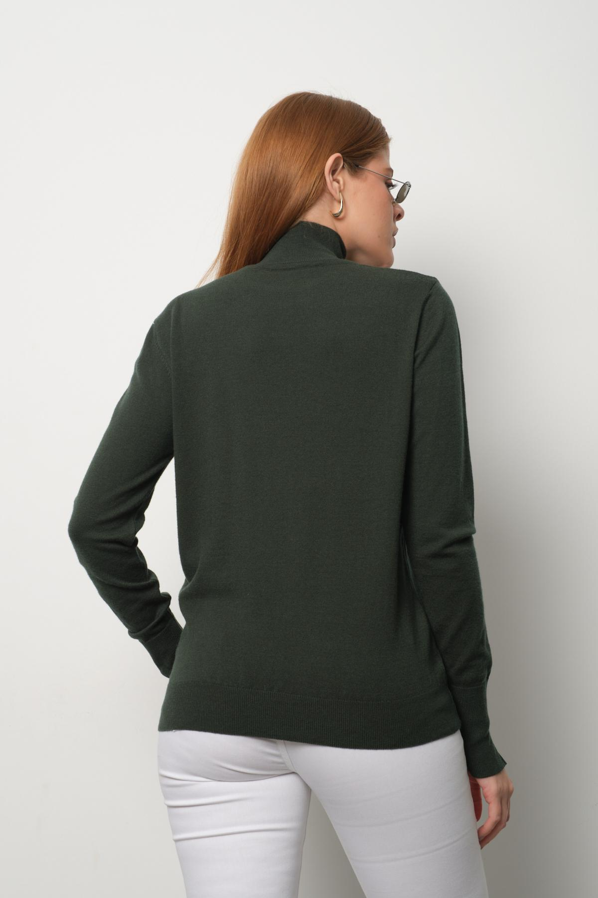 Wholesale Women Dark Green Mock-Neck Sweaters 711163
