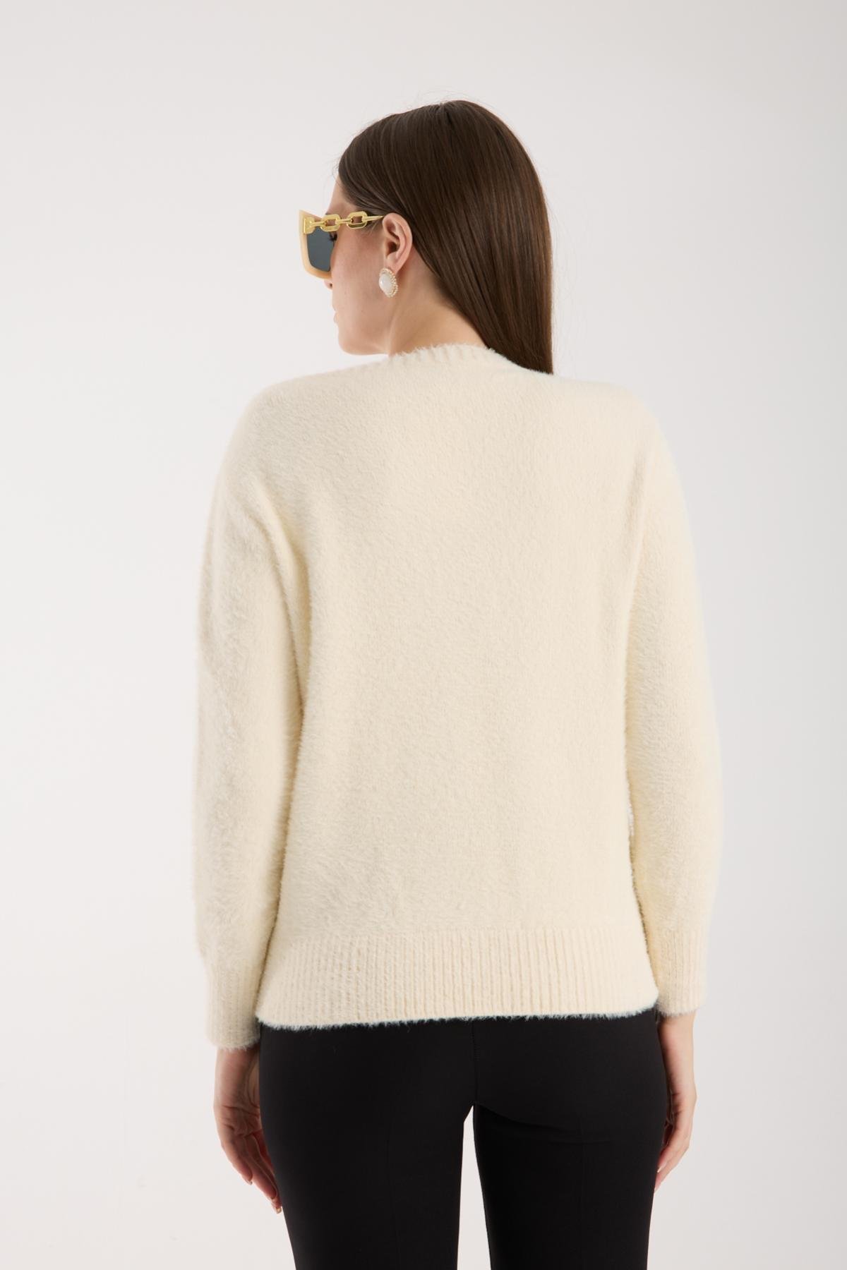 Wholesale Women Ecru Crew-Neck Knit Blouse with Beaded Embroidery 738901