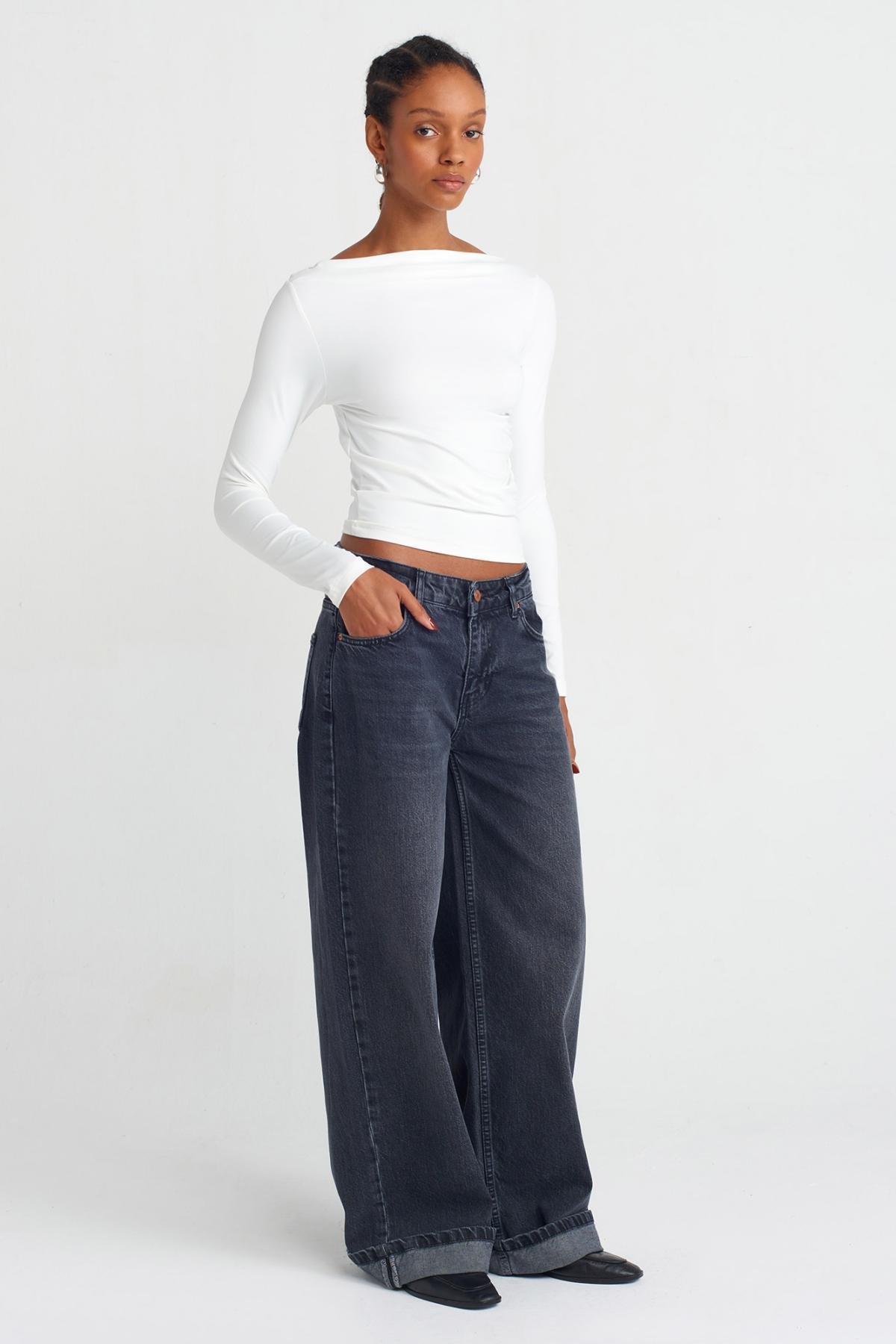 Wholesale Women Ecru Long Sleeve Asymmetric T-shirt 719605