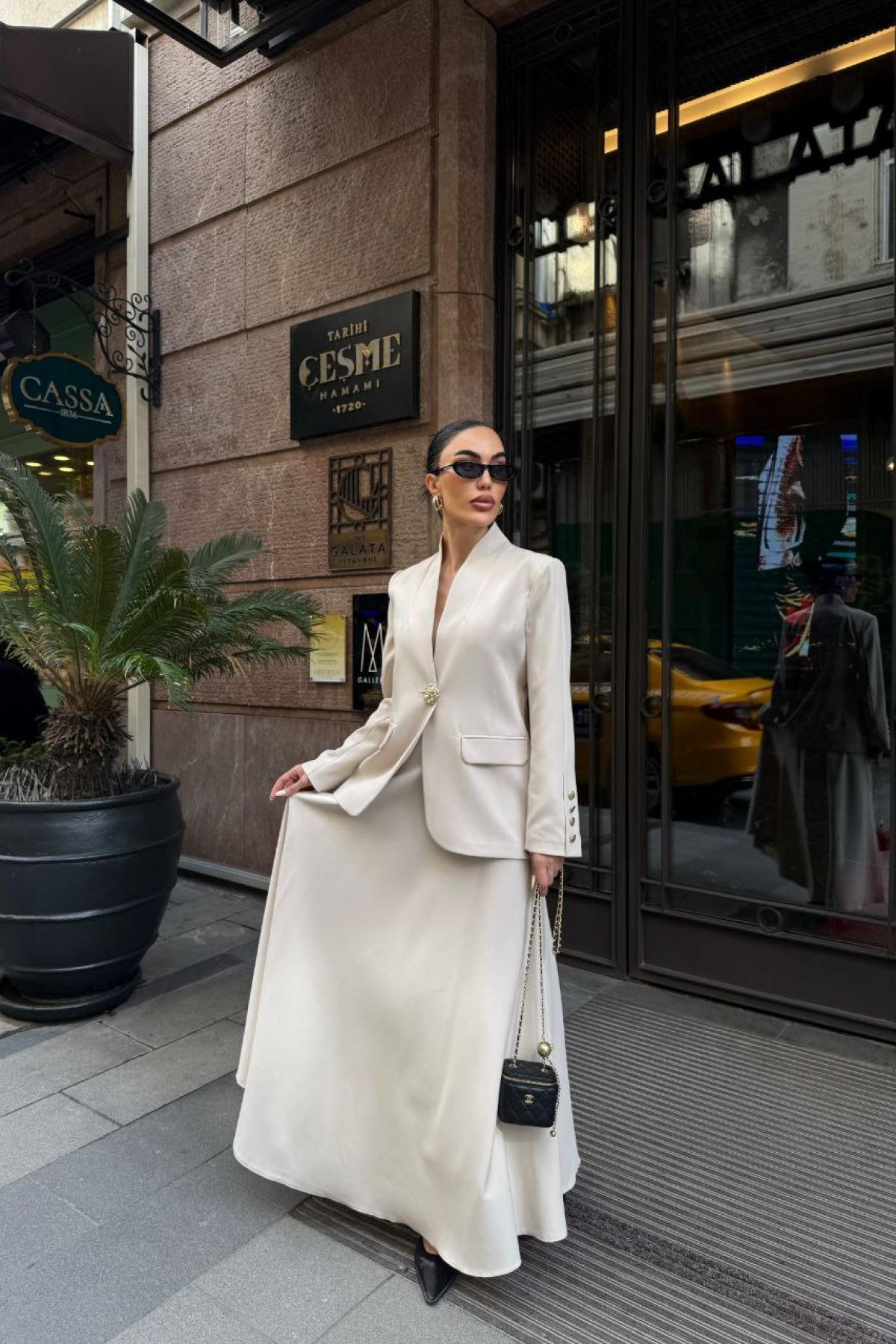 Wholesale Women Ecru Two Piece Suit Blazer and Skirt Set 737326