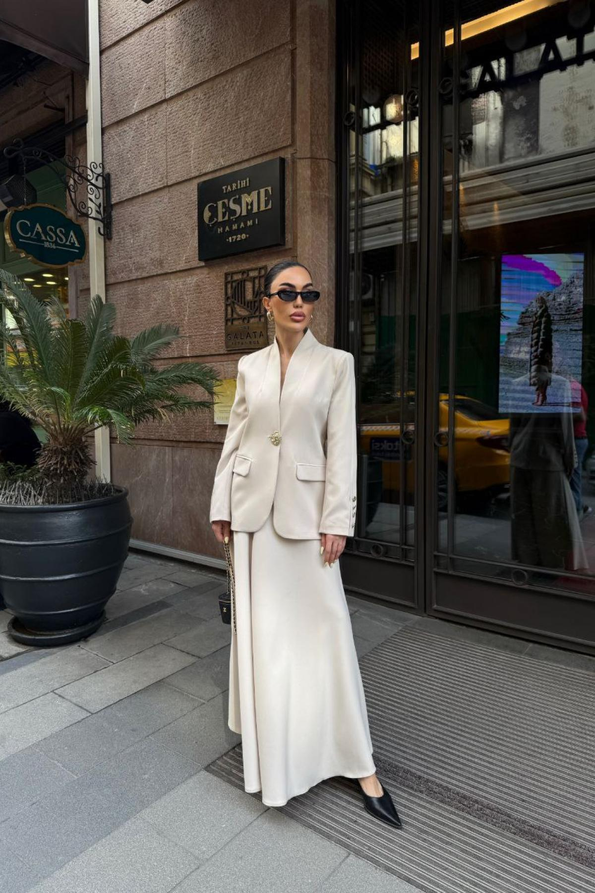 Wholesale Women Ecru Two Piece Suit Blazer and Skirt Set 737326