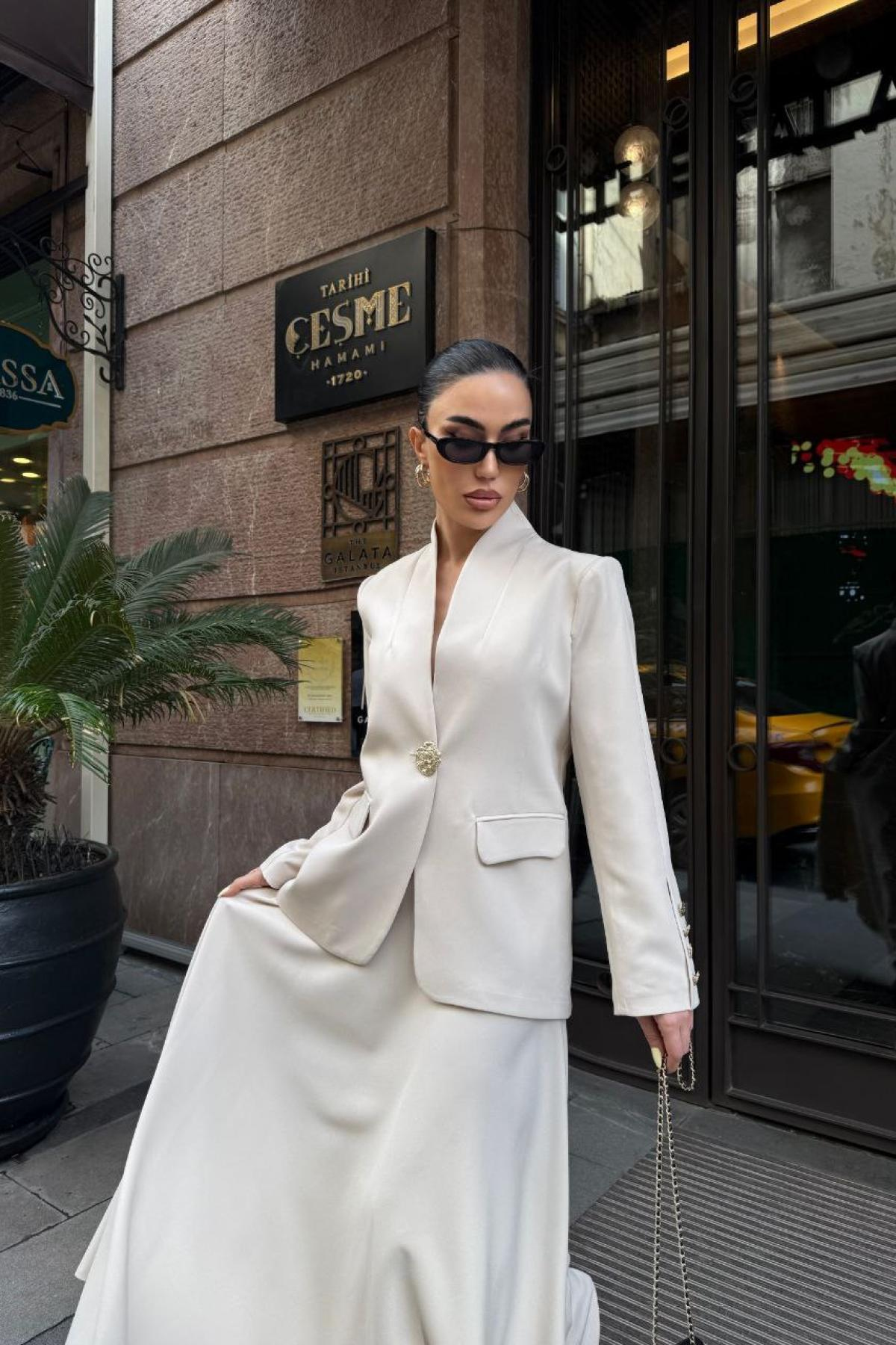 Wholesale Women Ecru Two Piece Suit Blazer and Skirt Set 737326