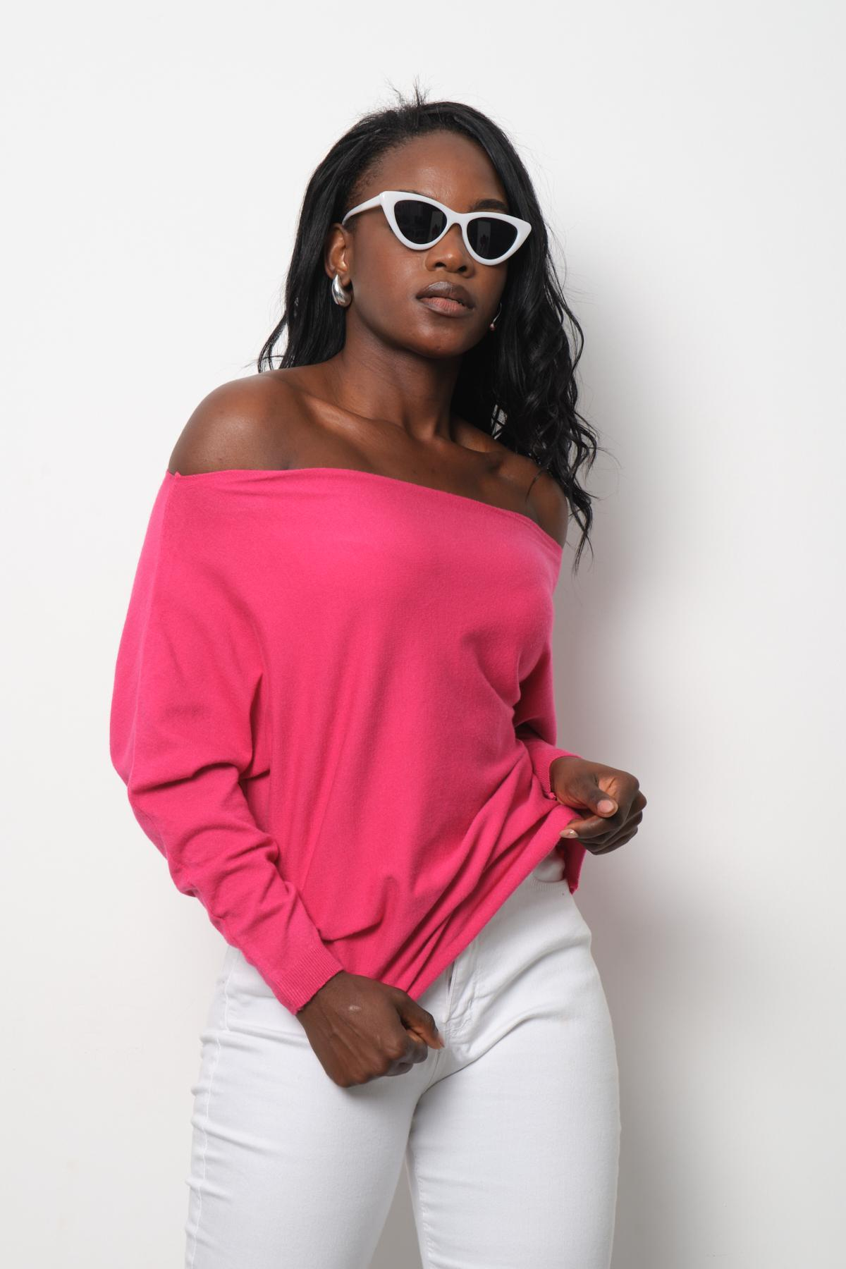 Wholesale Women Fuchsia Boat-Neck Sweaters 711036