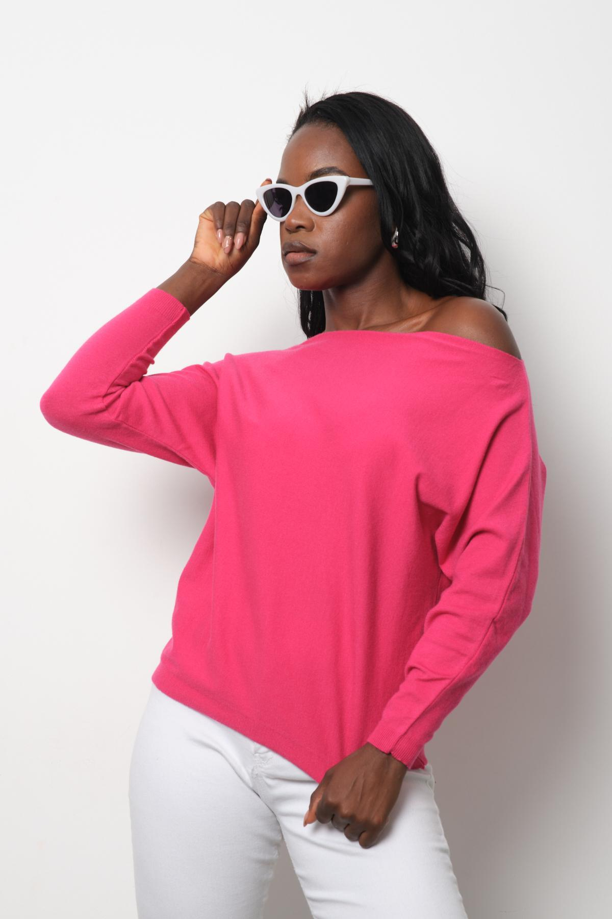 Wholesale Women Fuchsia Boat-Neck Sweaters 711036