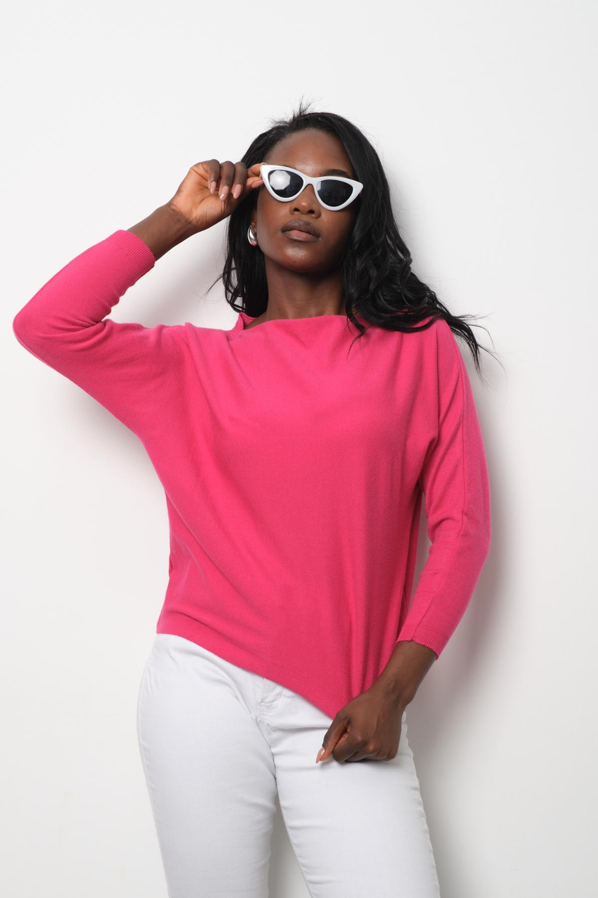 Wholesale Women Fuchsia Boat-Neck Sweaters 711036