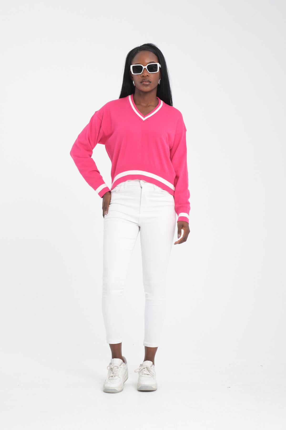 Wholesale Women Fuchsia Cropped V-Neck Sweaters 710291