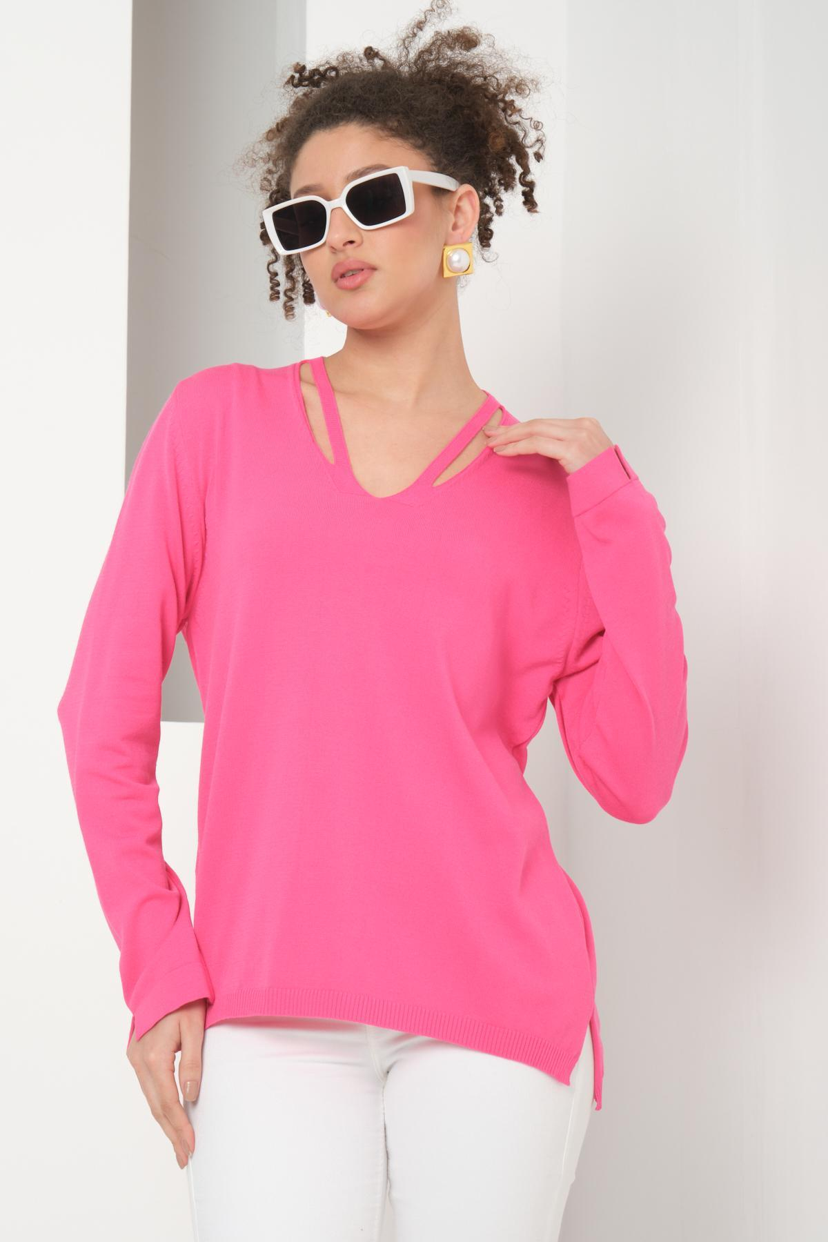 Wholesale Women Fuchsia V-Neck Cut-Out Knit Blouse with Side Slits 724804